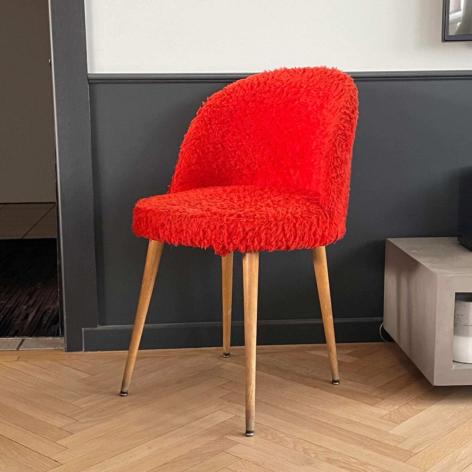 Chaise moumoute orange vintage