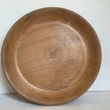 Empty round pocket made of thick wood