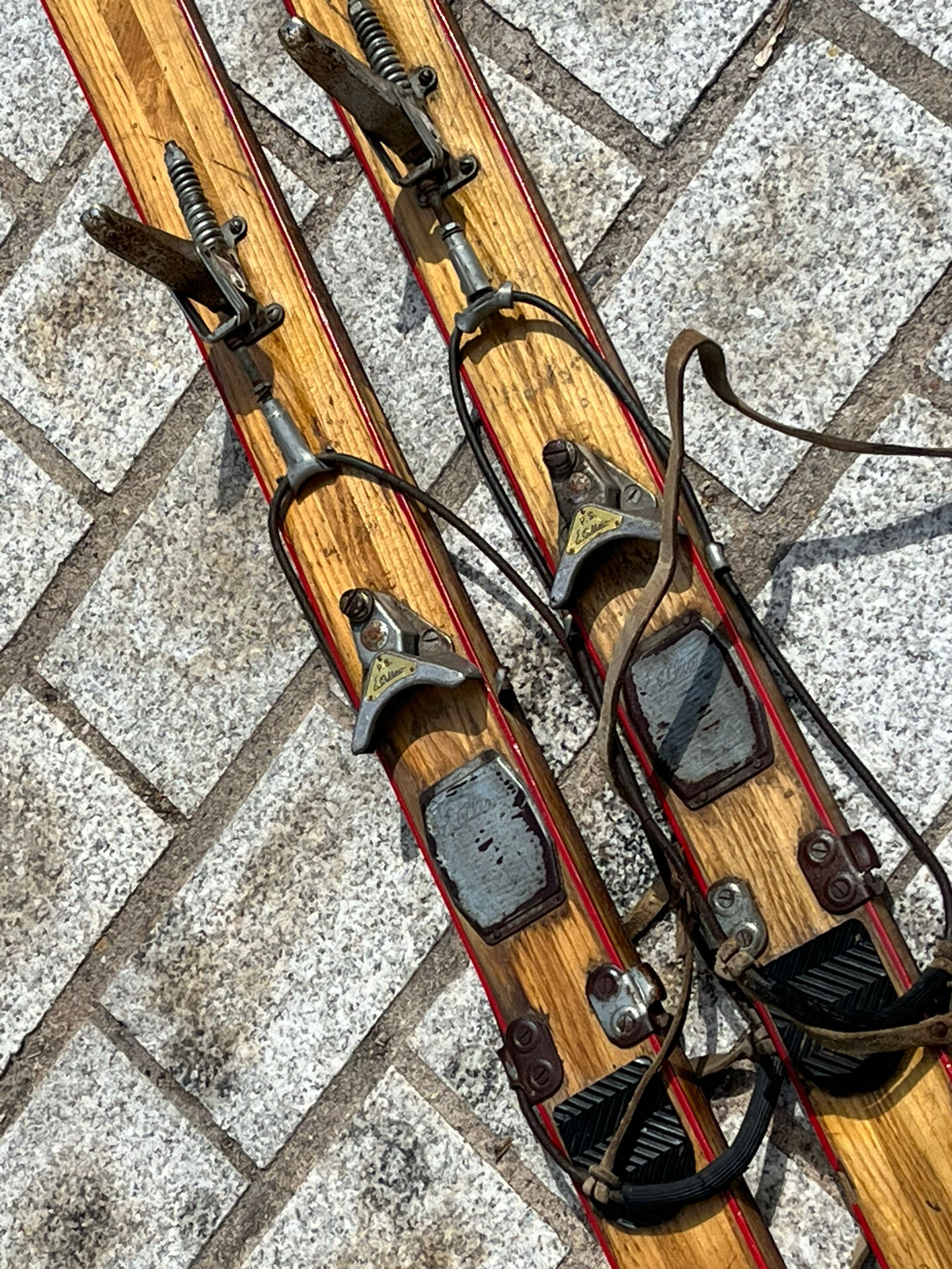 Vintage wooden skis pair L=193