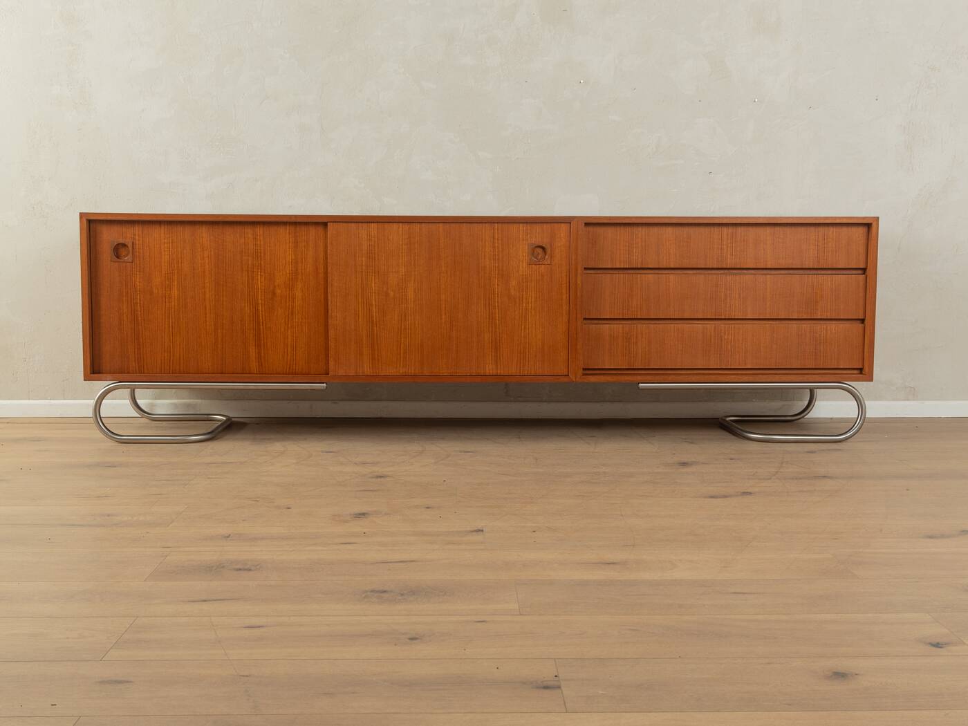 Buffet des années 1960 avec pieds Bauhaus