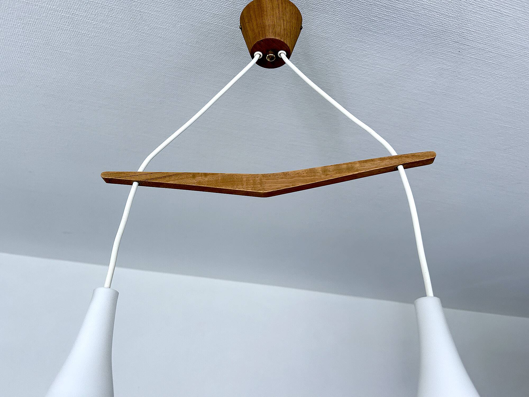 Suspension scandinave du milieu du siècle, verre teck