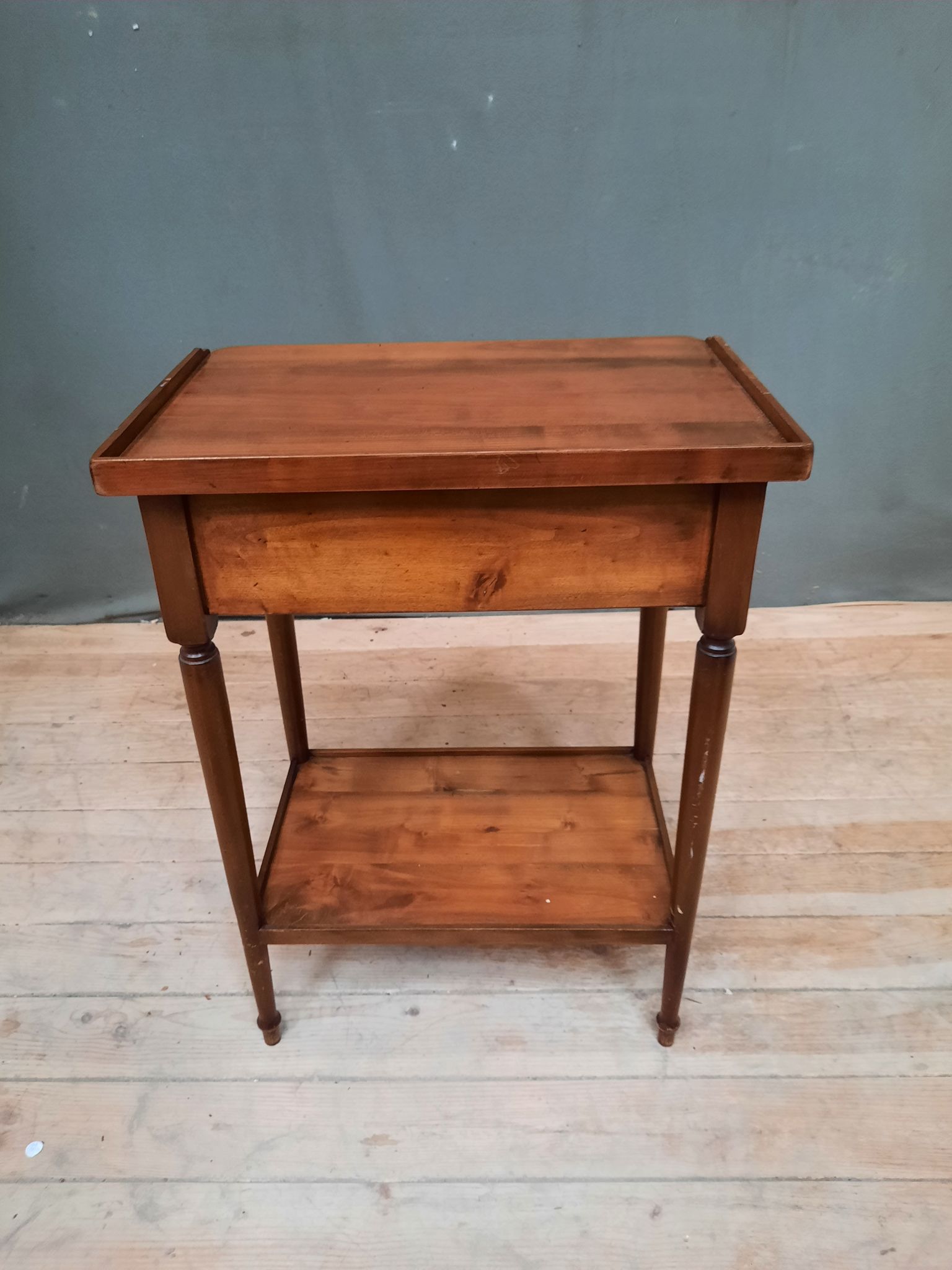 Table d'appoint à  2 tiroirs