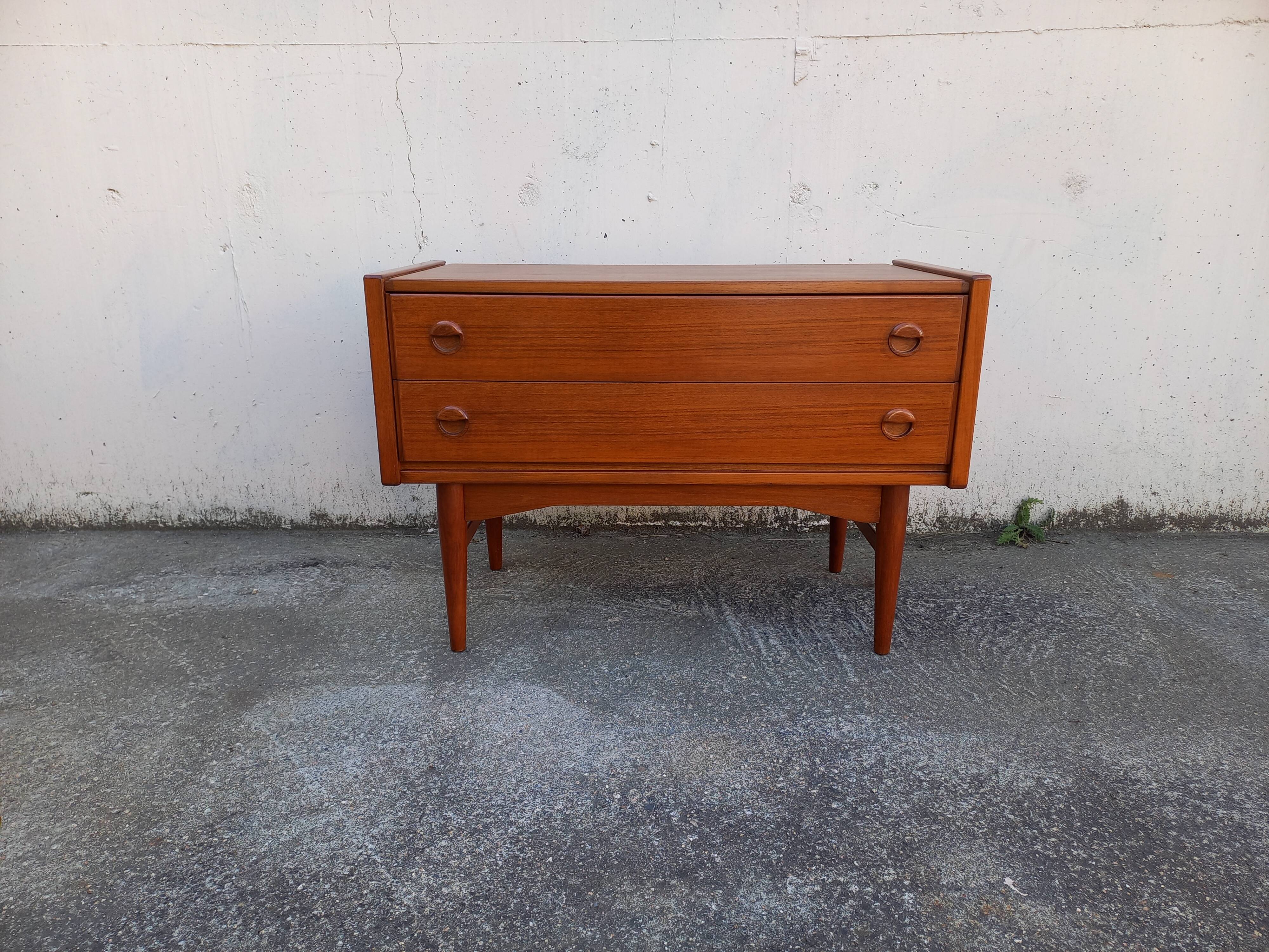 Scandinavian chest of drawers