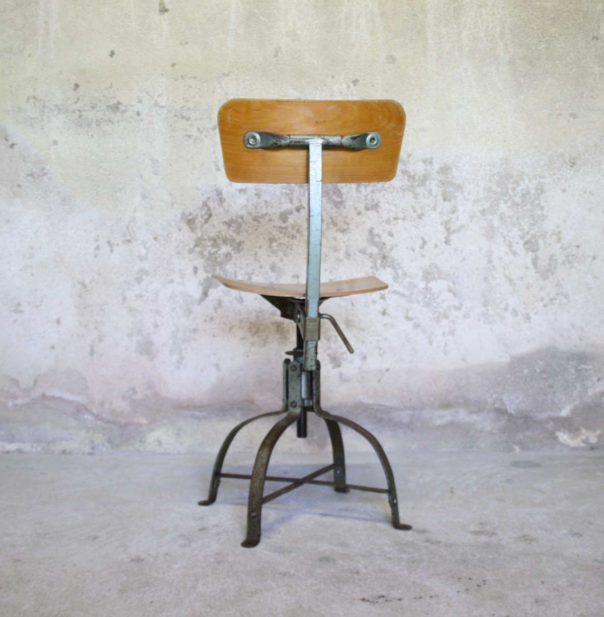 Bienaise workshop chair