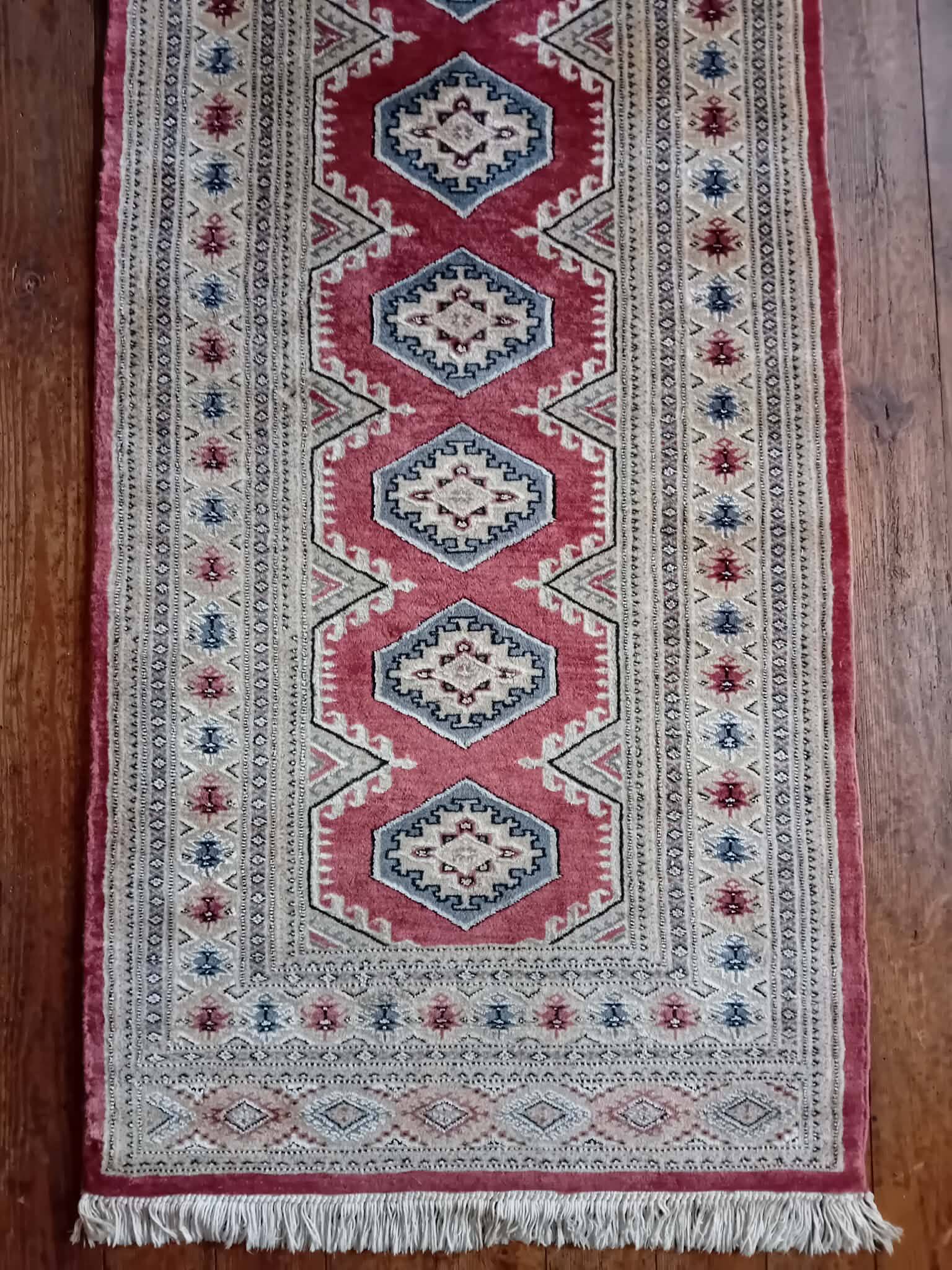 Pakistani hallway carpet, handmade in wool and silk, 278x80cm.