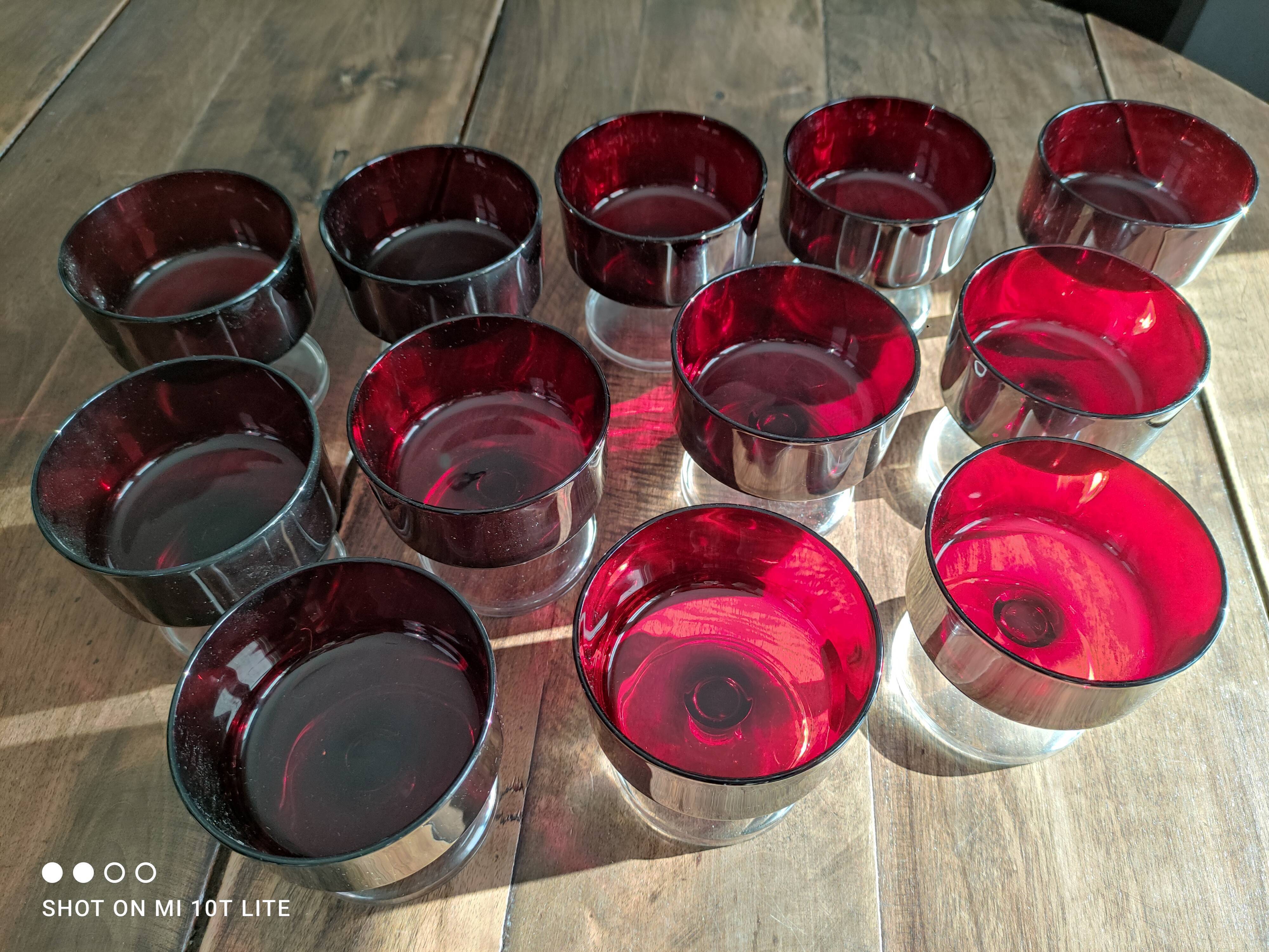 Lot de 12 coupes à champagne Luminarc modèle Suède rouge