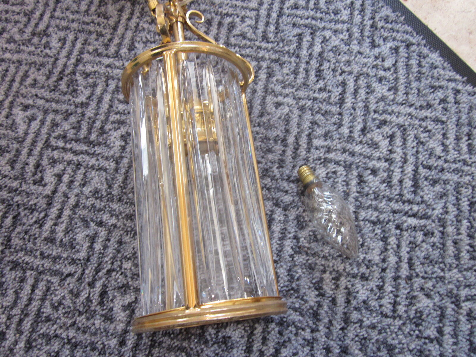 tailled crystal and brass hanging