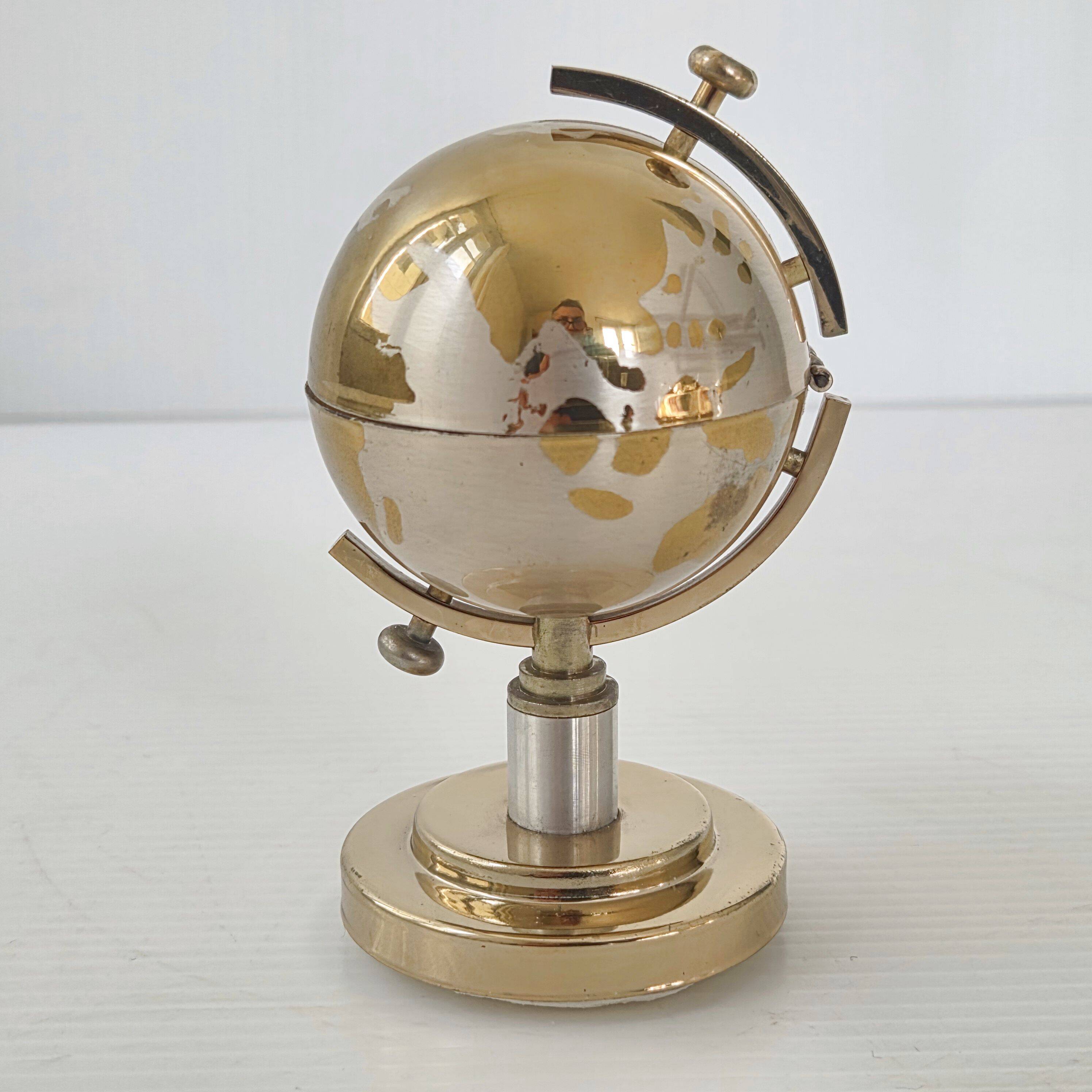 VINTAGE CIGARETTE & LIGHTER DISPENSER 1970 WORLD MAP GLOBE 70S RETRO