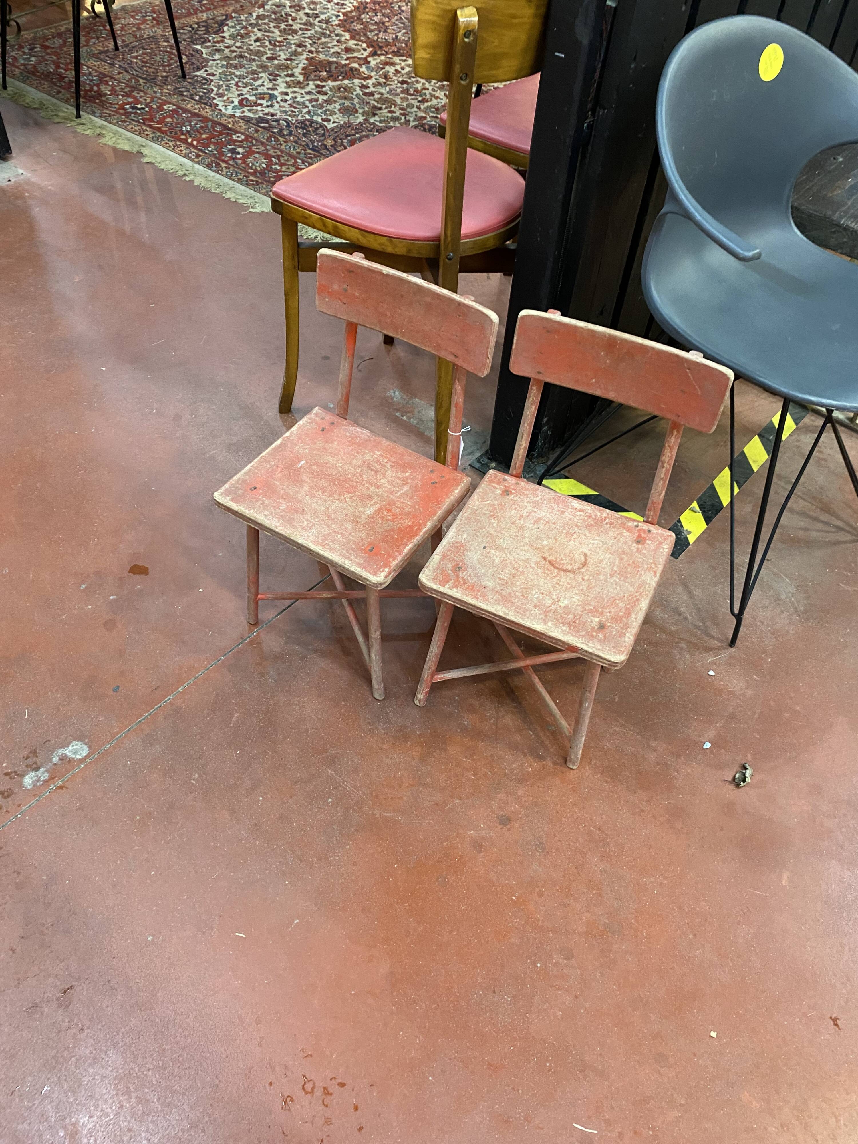 Set of 2 children's chairs