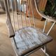 Fauteuil à bascule vintage en bois – patine d’origine