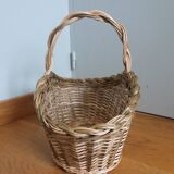 Basket with wicker basket handle