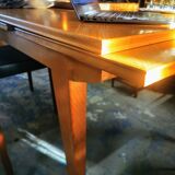 Expandable vintage table