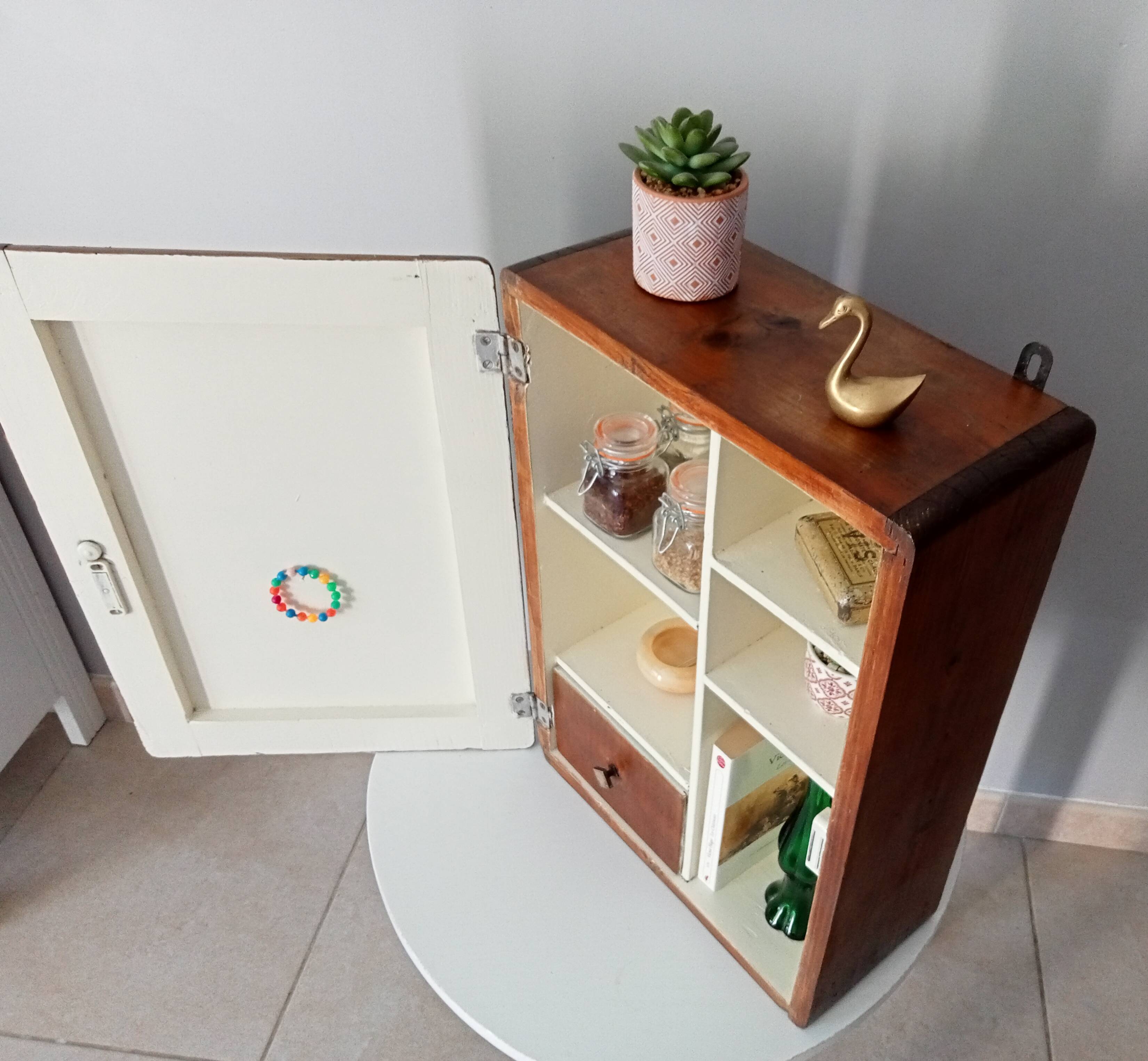 Medicine cabinet 50/60 years