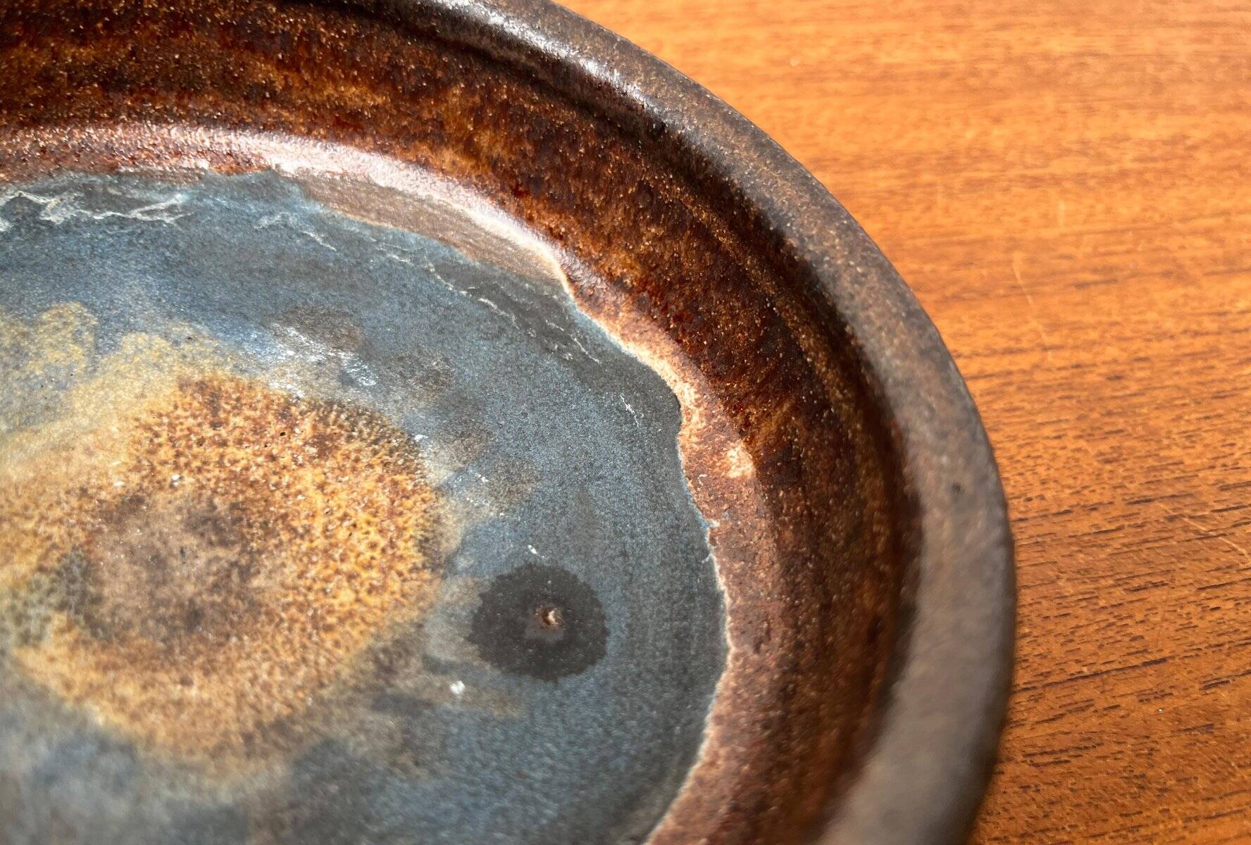 Mid-century German studio pottery bowl by Volker Ellwanger, 1960s.