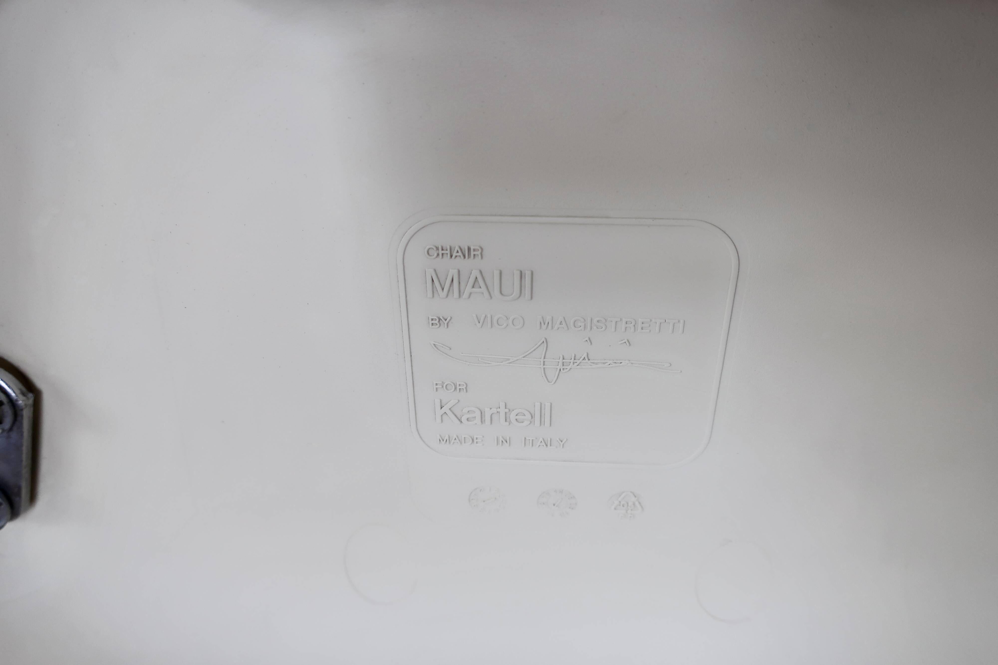 2 Maui chairs designed by Vico Magistretti for Kartell, in very good condition.