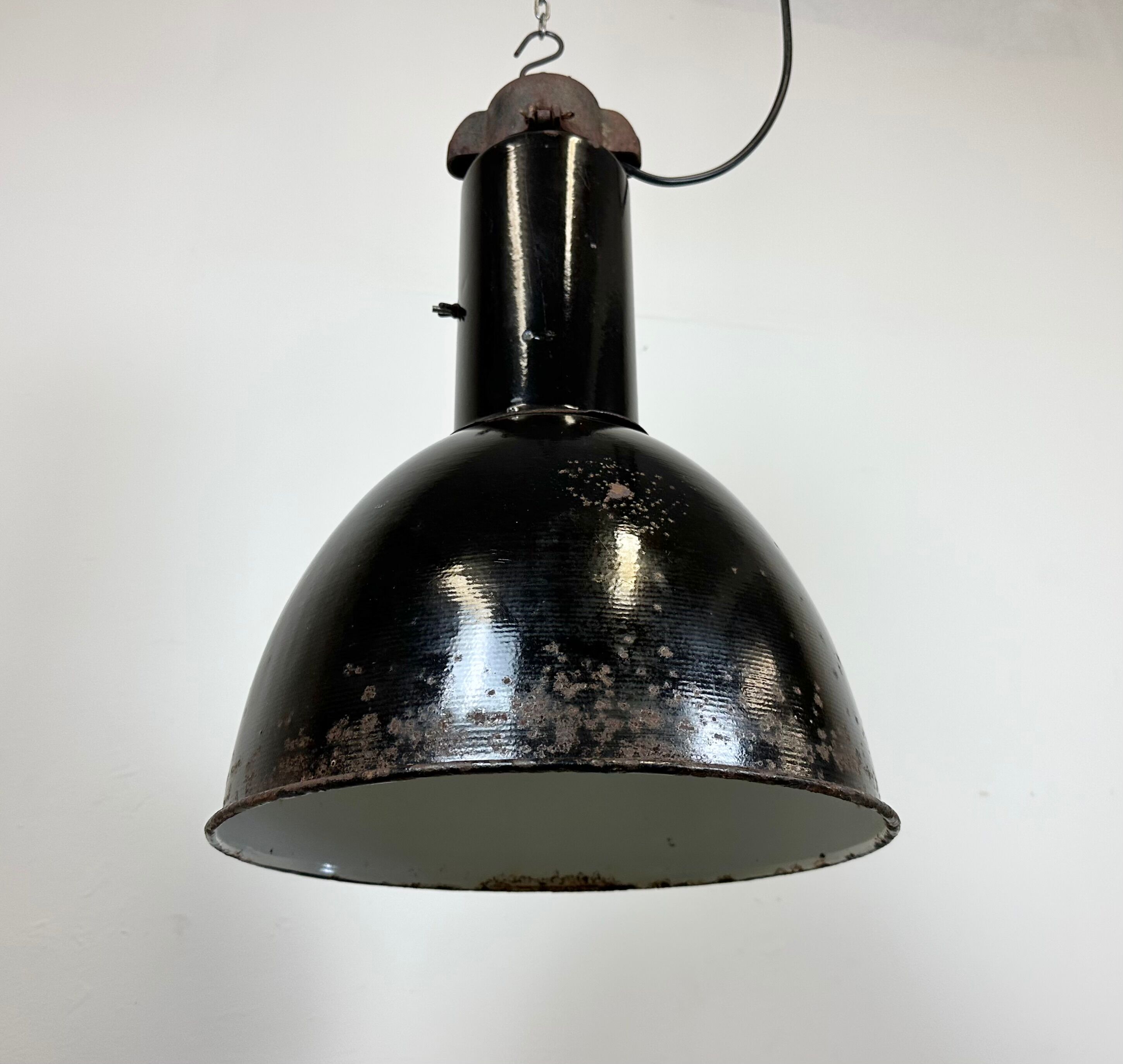 Rusty Industrial Bauhaus Black Enamel Pendant Lamp, 1930s