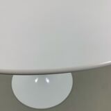 Eero Saarinen Tulip Dining Table white