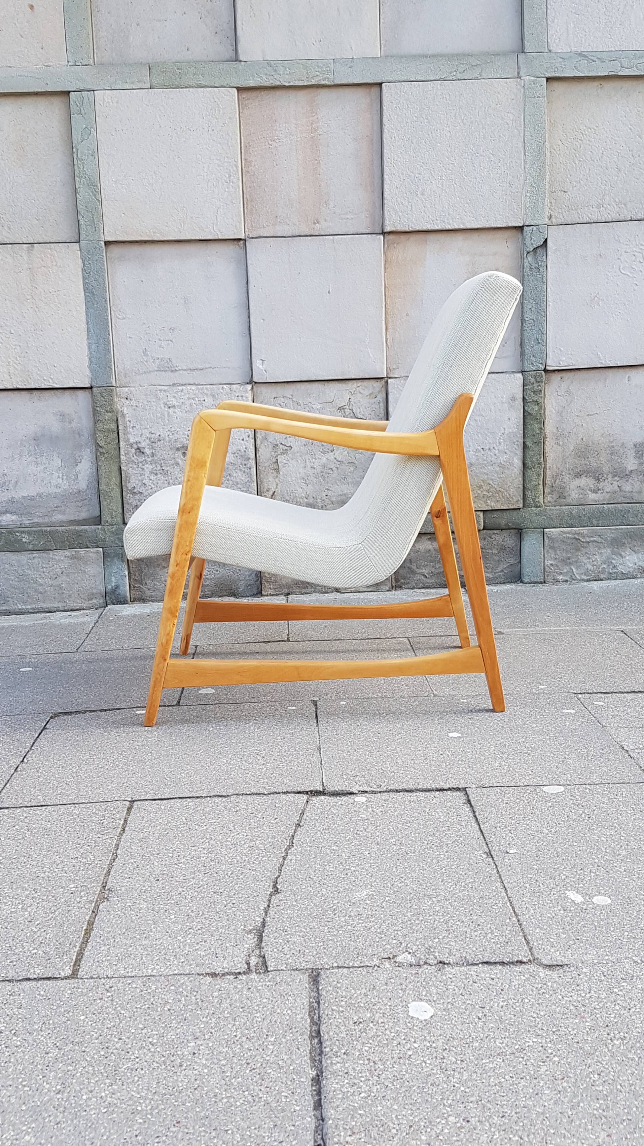 Polish armchair type 364 designed by Barbara Fenrych-Węcławska