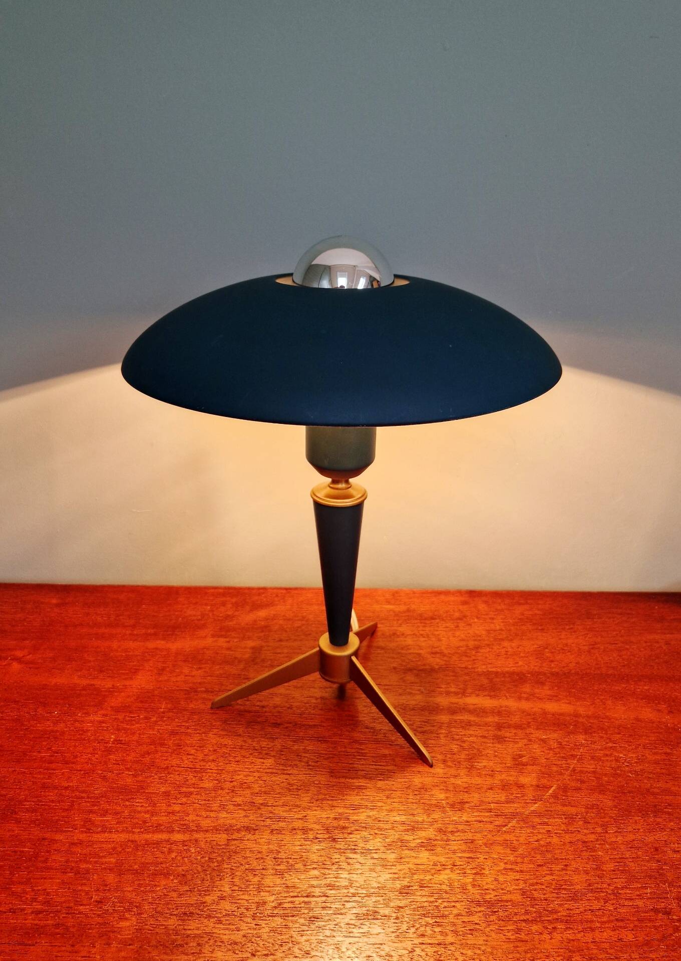 Philips tripod lamp, model Bijou, design by Louis Kalff, 1950