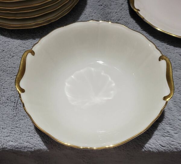 Service de vaisselle en porcelaine de Bavière 67 pièces