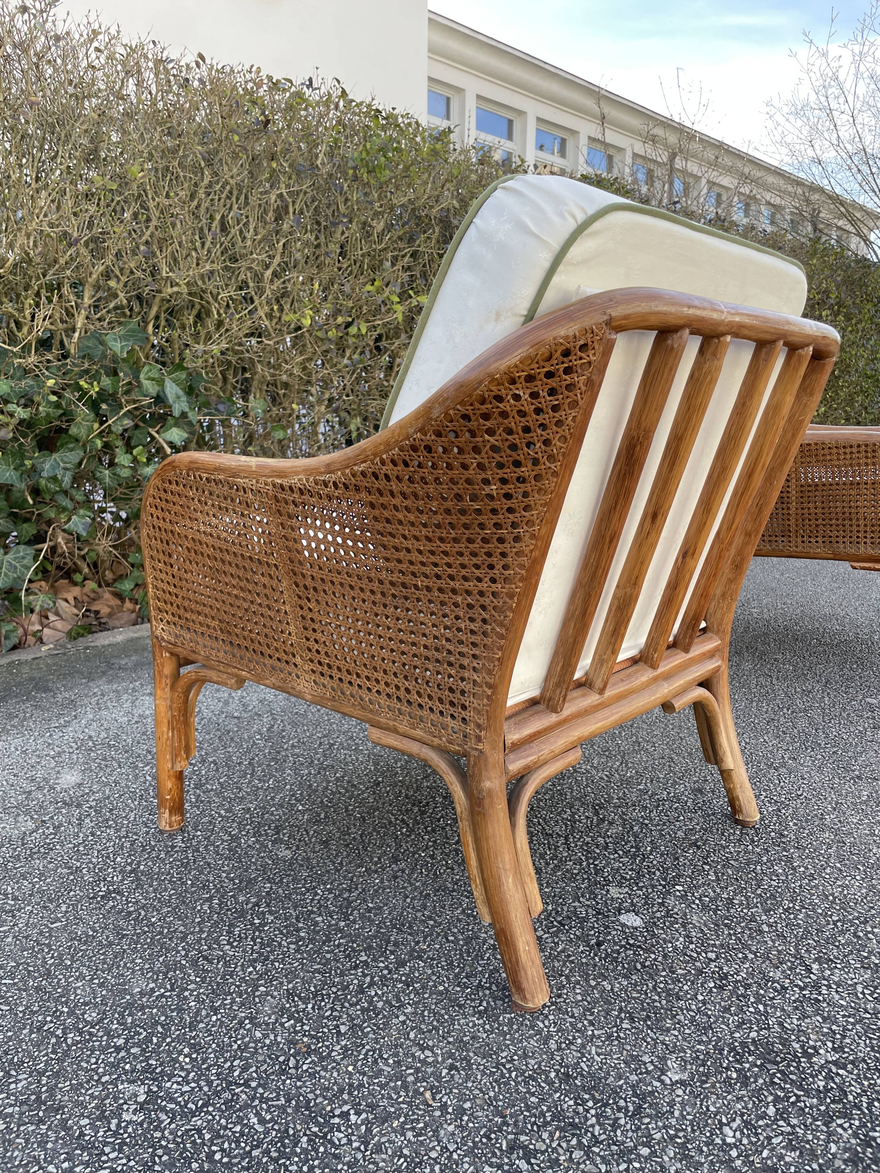 Paire de fauteuils en rotin et cannage