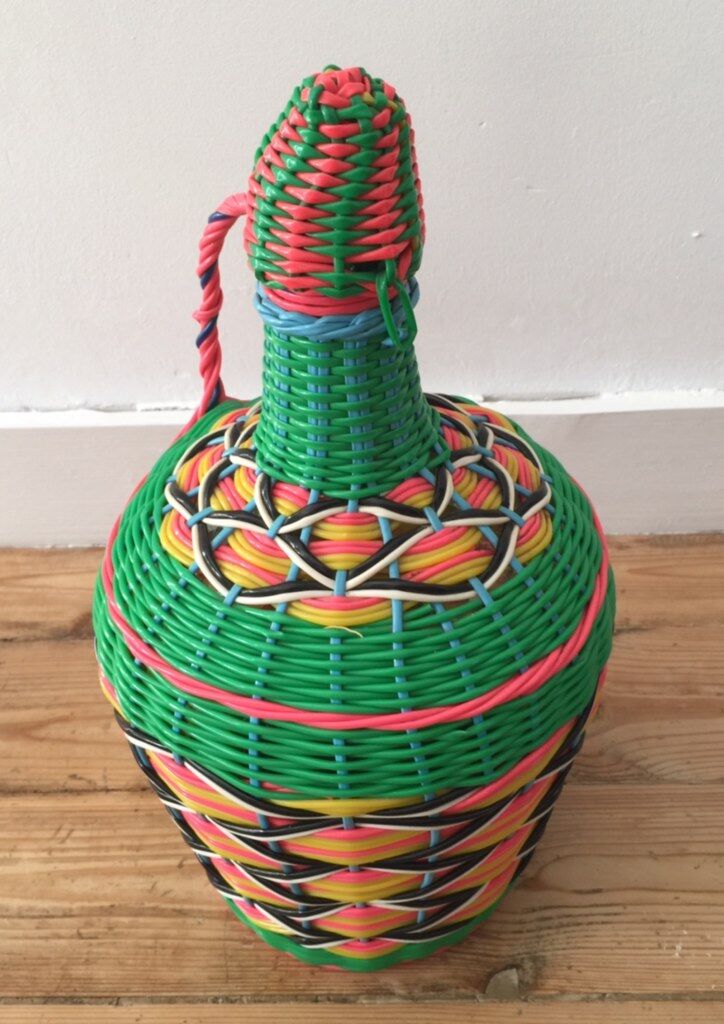 Bottle scoubidou