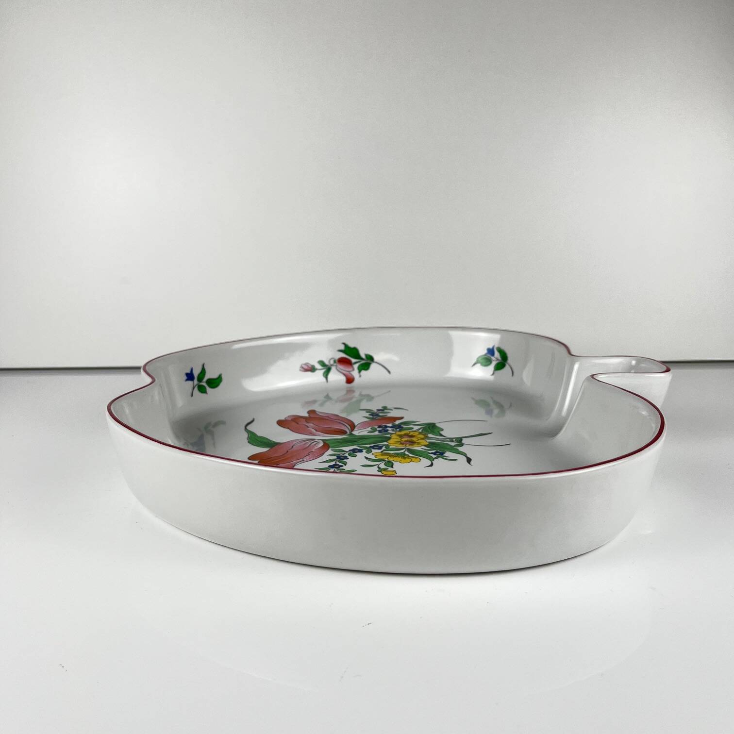 Apple-shaped dish model Réverbère by KG Lunéville