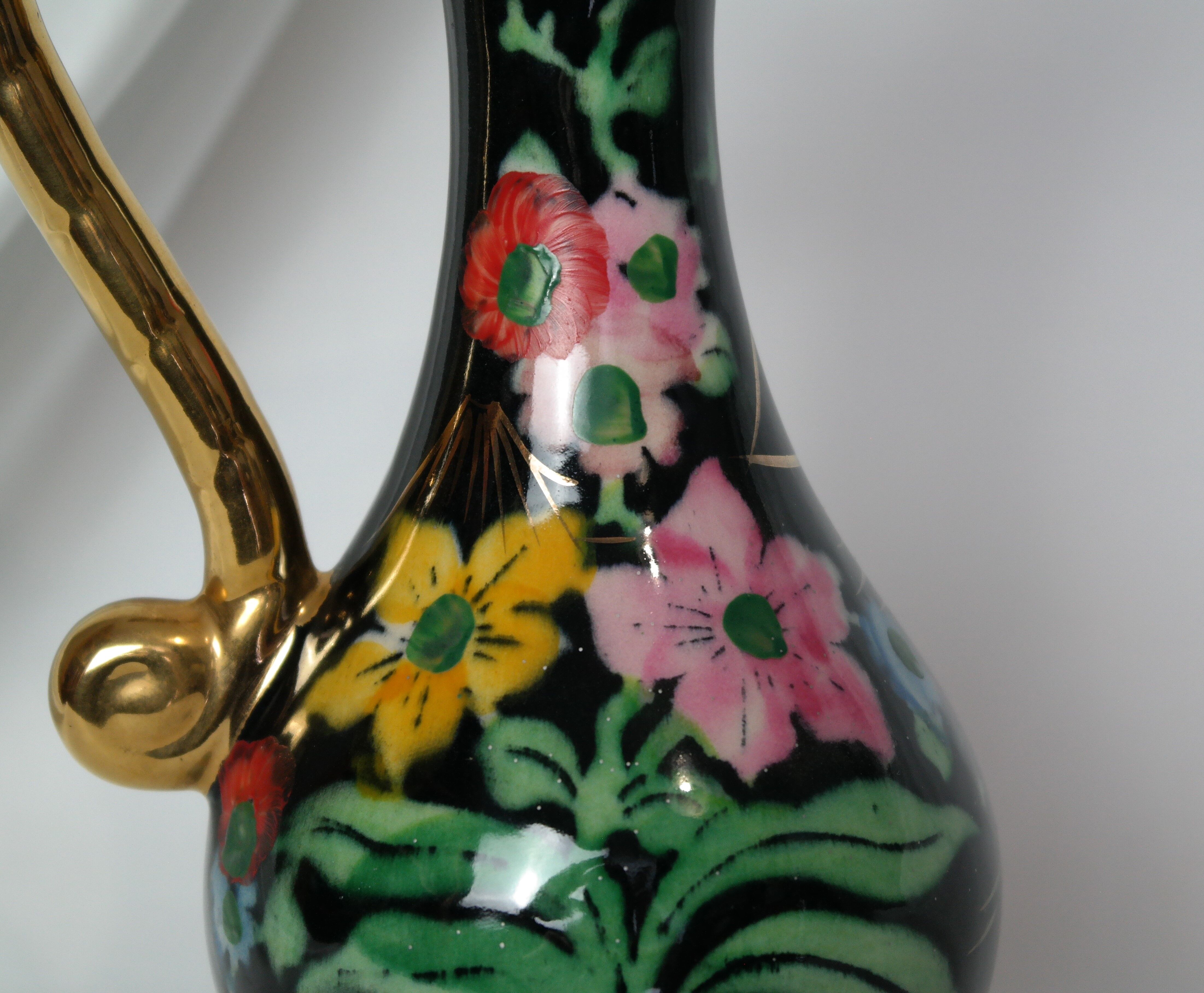 Vintage ceramic needle