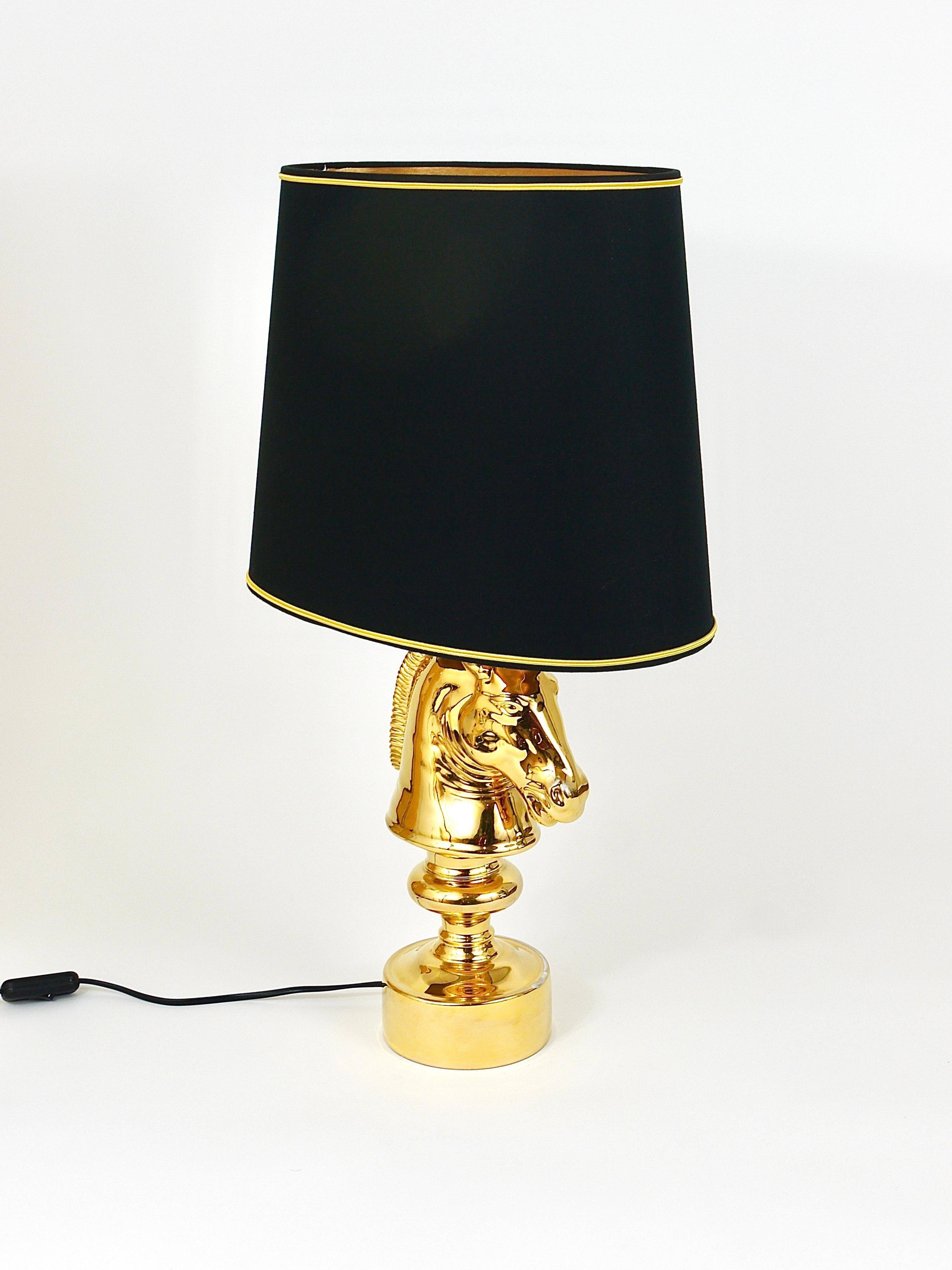 Sculptural Hollywood Regency table lamp in the shape of a horse from the 1970s.