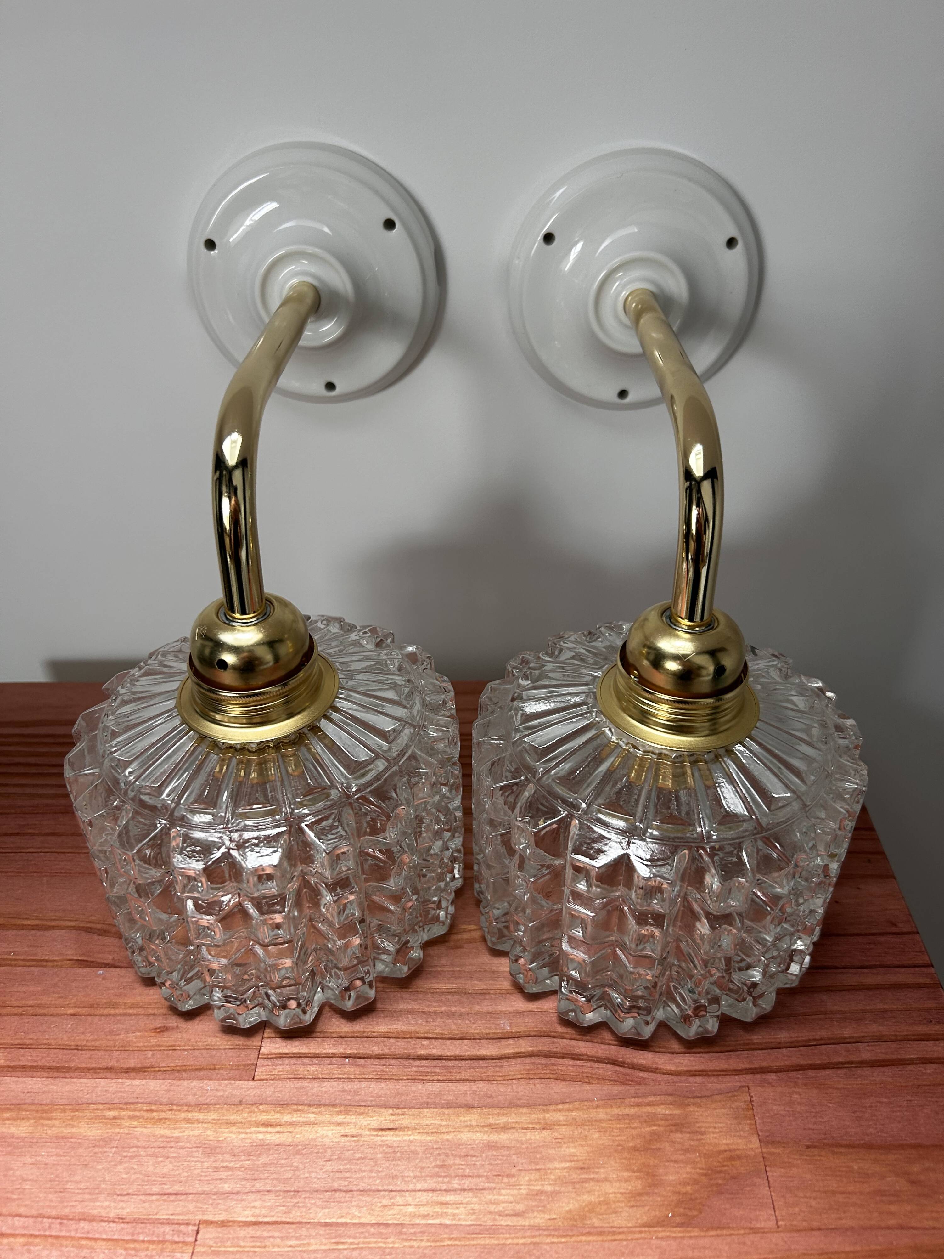 Appliques murales globes vintage en verre ciselé