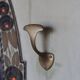 Grand vestiaire Art Deco en bois et laiton