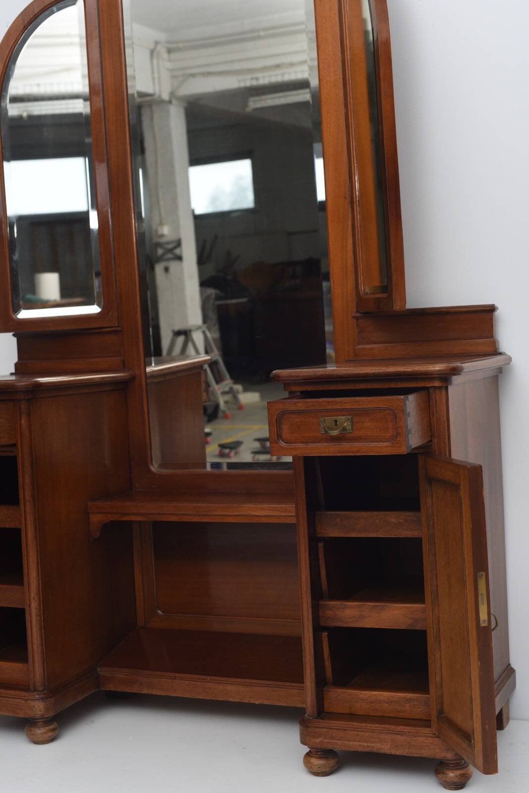 Art Nouveau Toilet with 3 mirrors, beginning of XX century