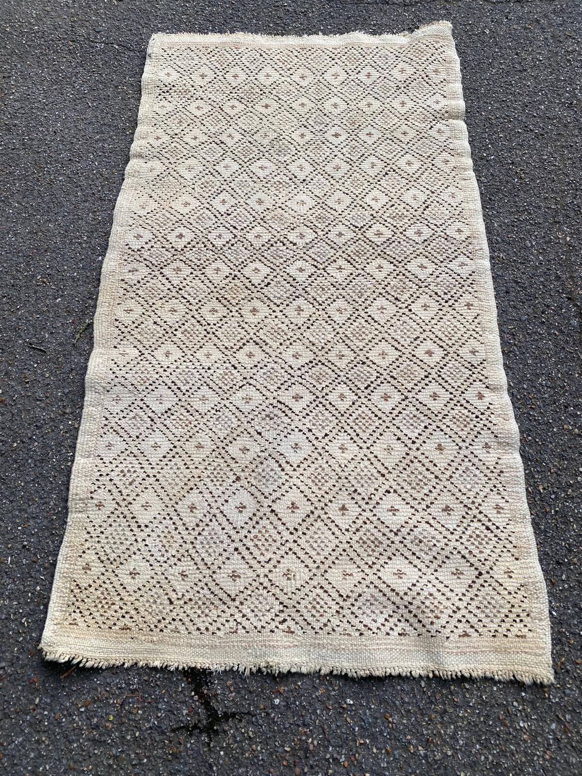 Persian rug in knotted wool beige flower 170x90