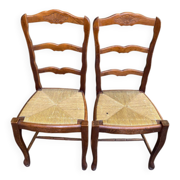 2 dining chairs with carved solid wood and rush seats in Louis XV shell style.