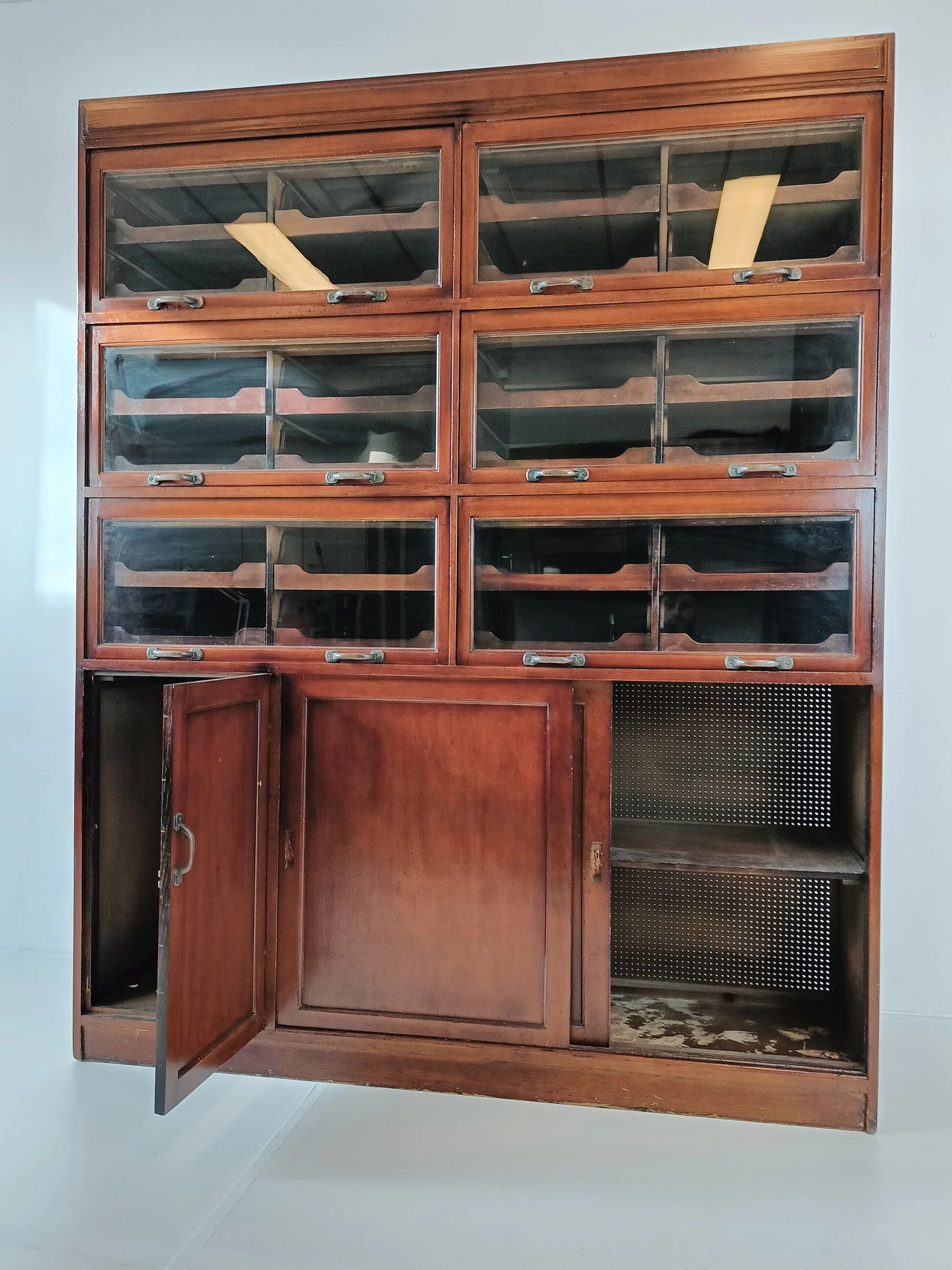 English display mahogany cabinet around 1910