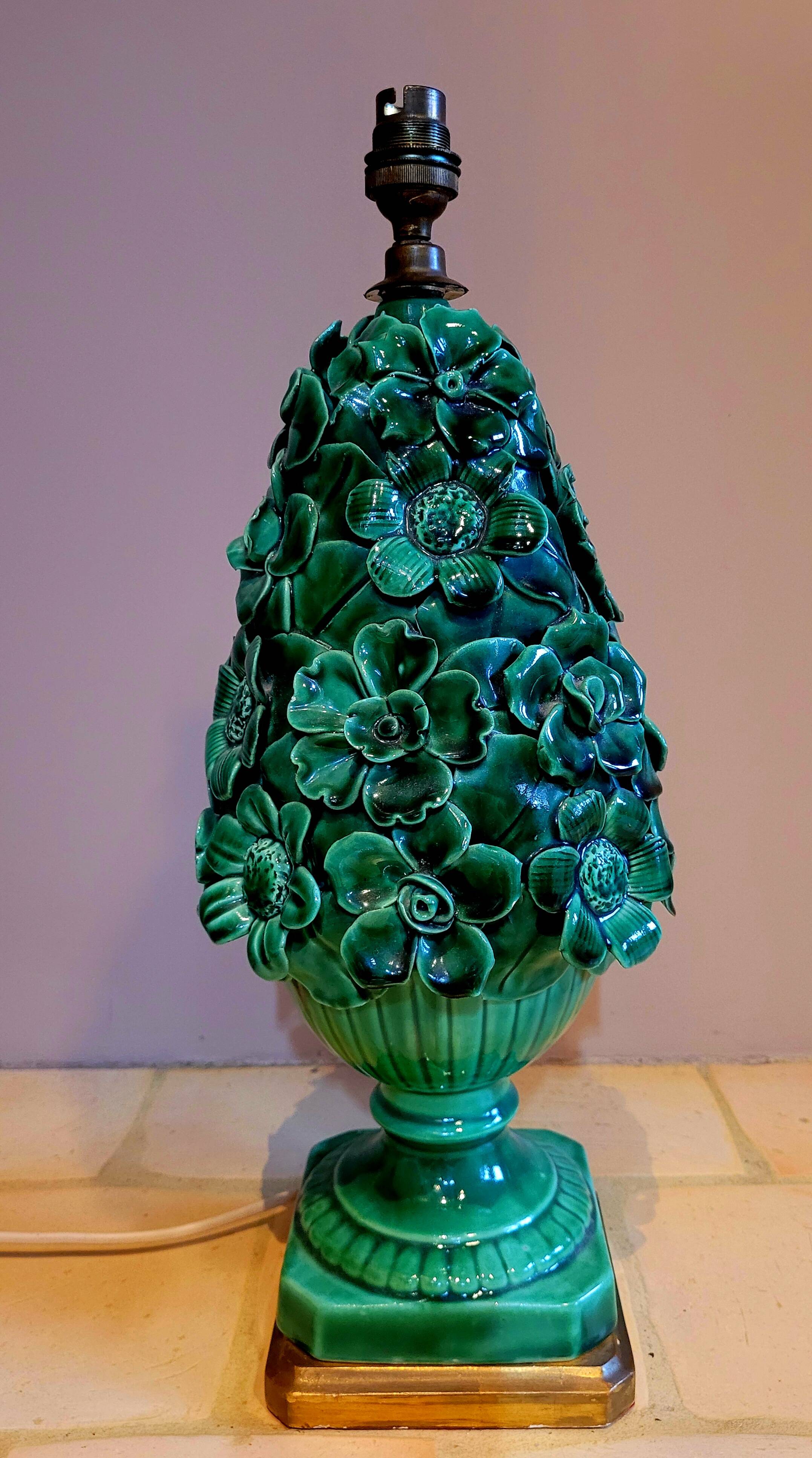 Vintage Flora Manises lamp in ceramic from the 1950s.