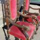 Paire de fauteuils anciens, sculptés en noyer.