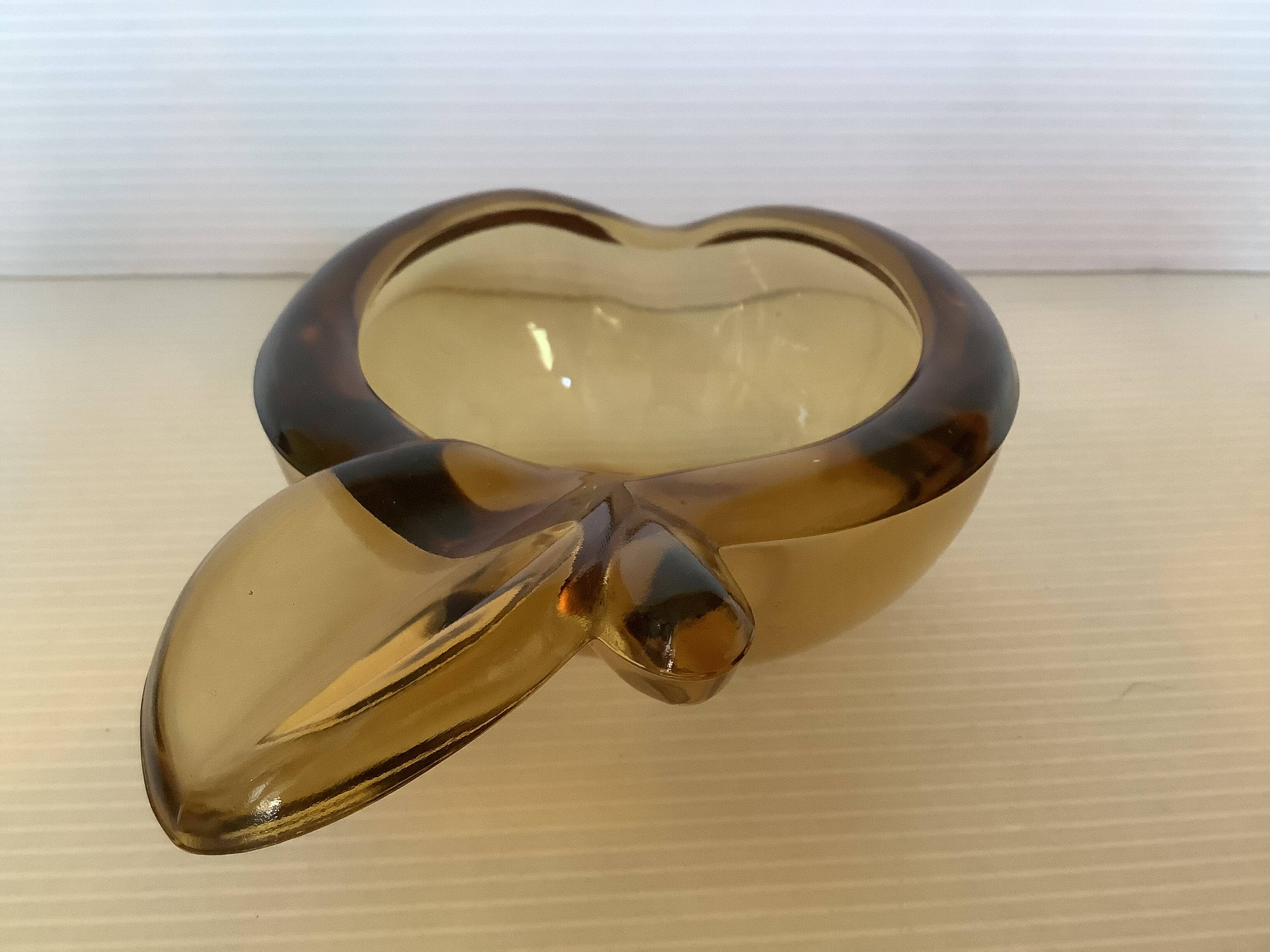 Empty apple ashtray pocket