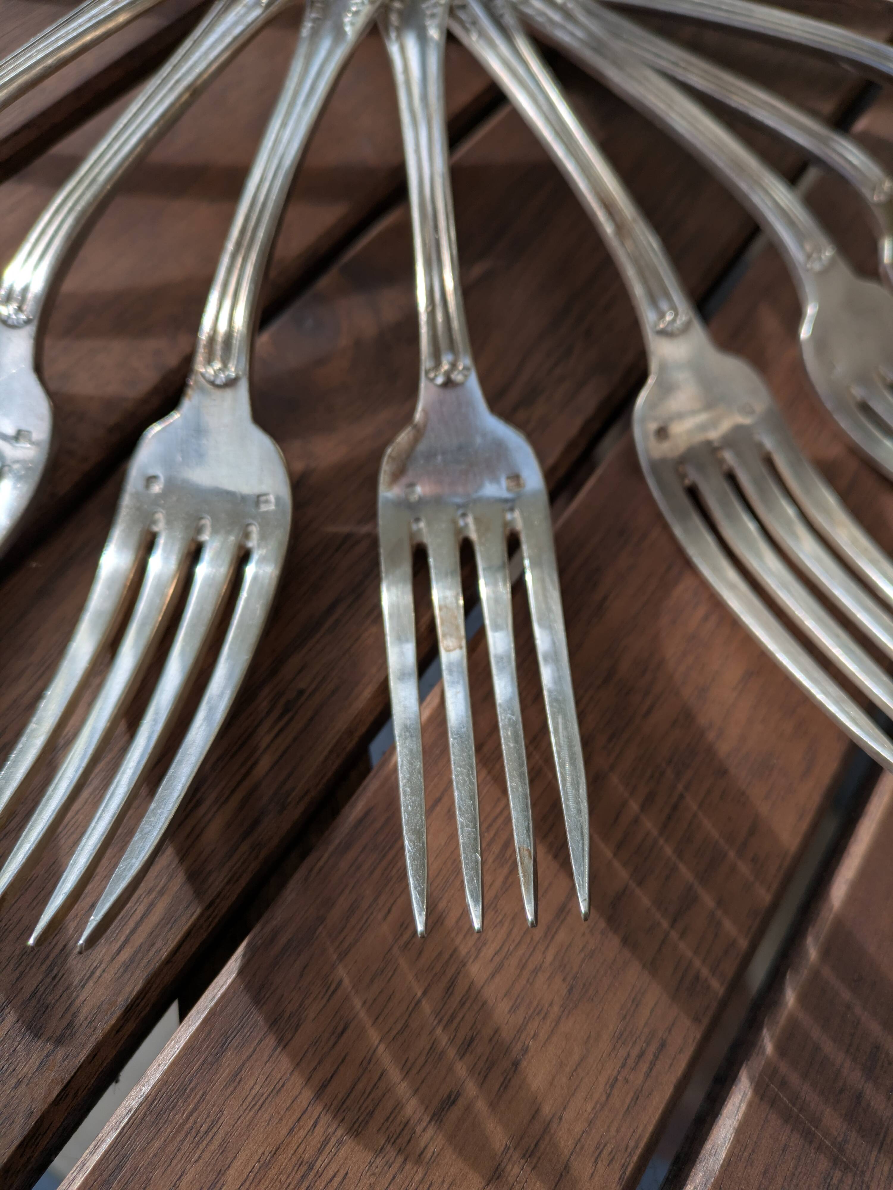 Set of 12 silver plated forks and 12 spoons 84g
