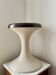 Tabouret Tulipe en plastique marron de l'ère spatiale de la RDA, années 1960.