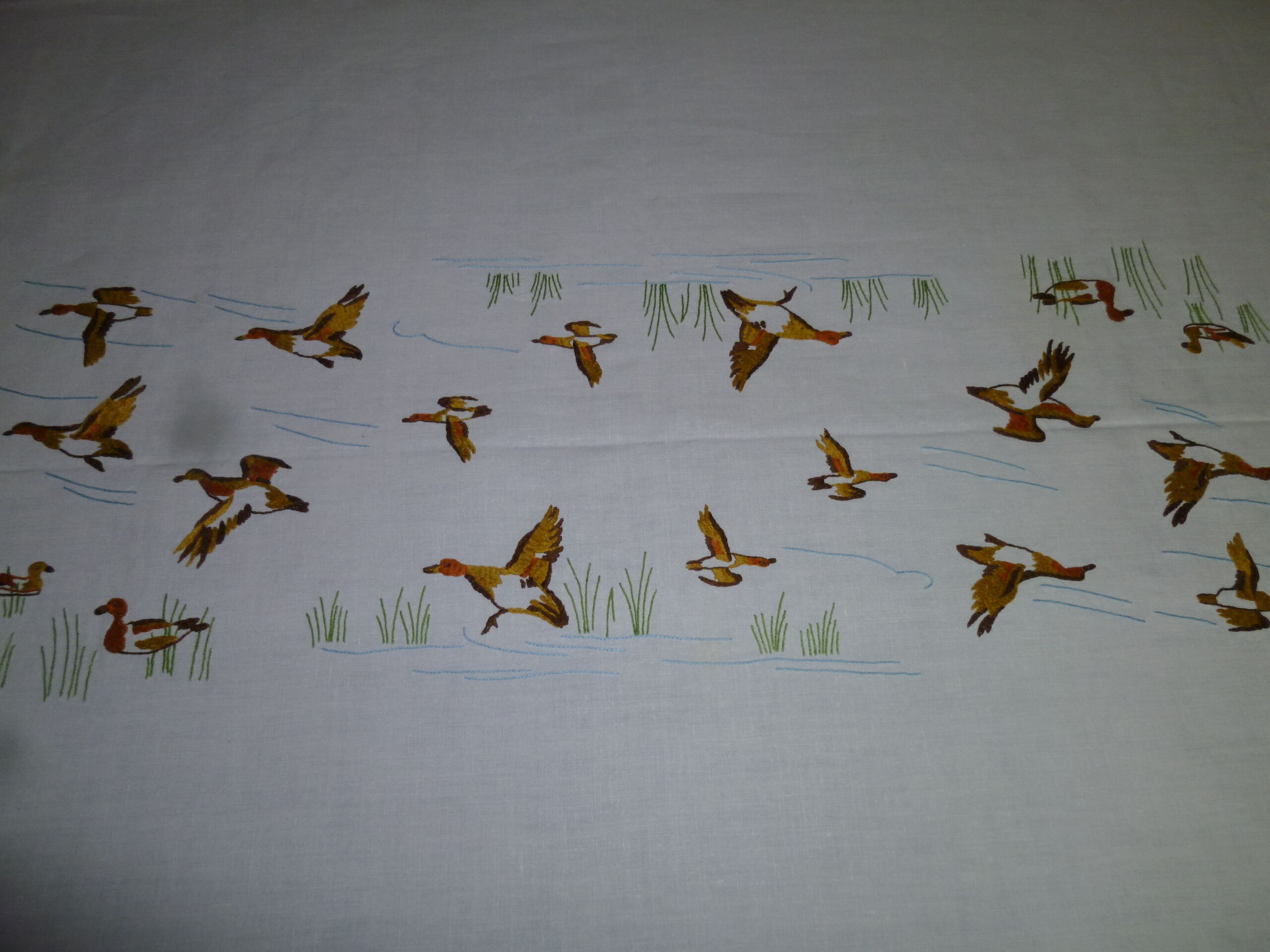 Hand embroidered linen nape 1.95 x 1.70 m