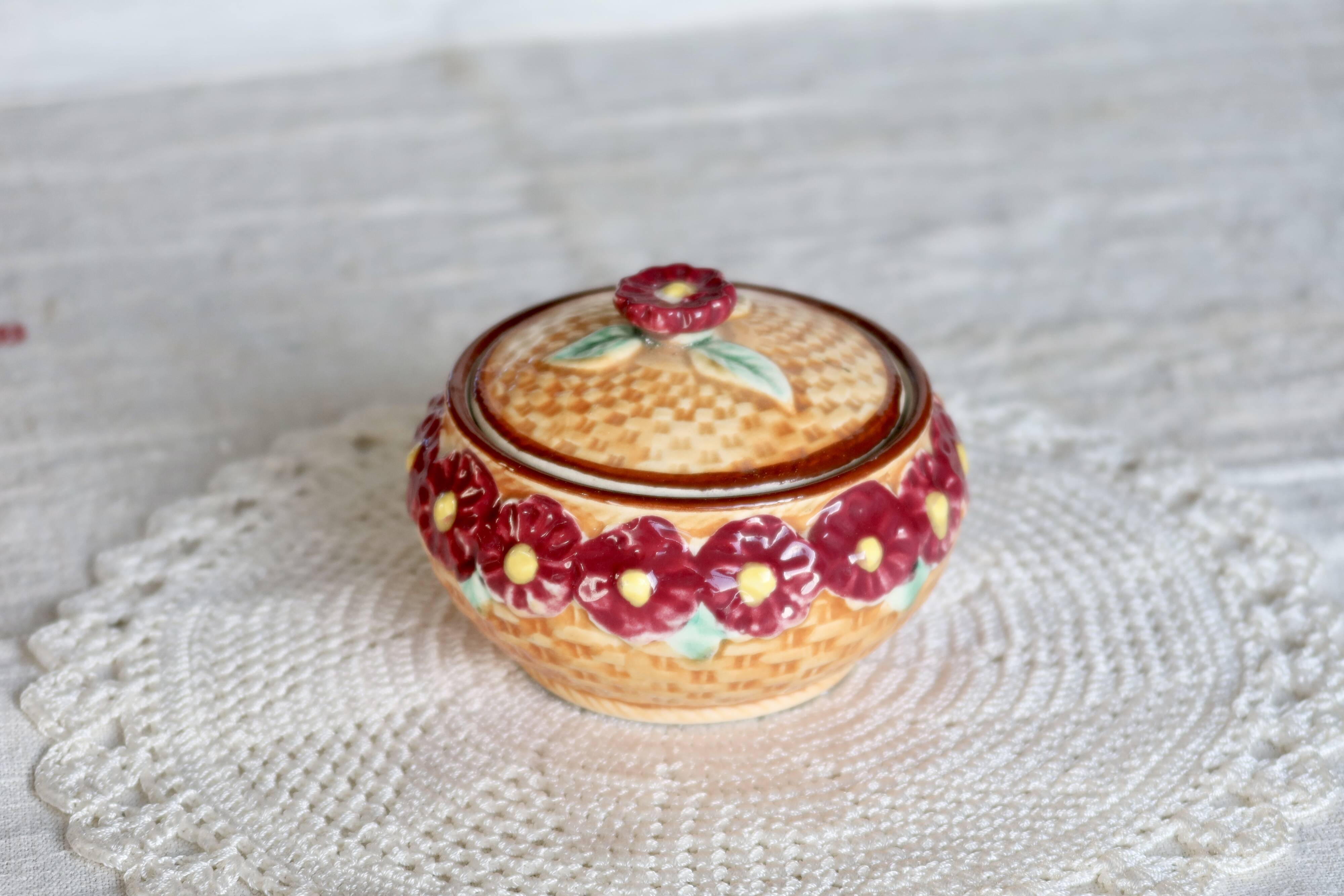 Vintage earthenware and slip candy box - Woven basket, burgundy flowers