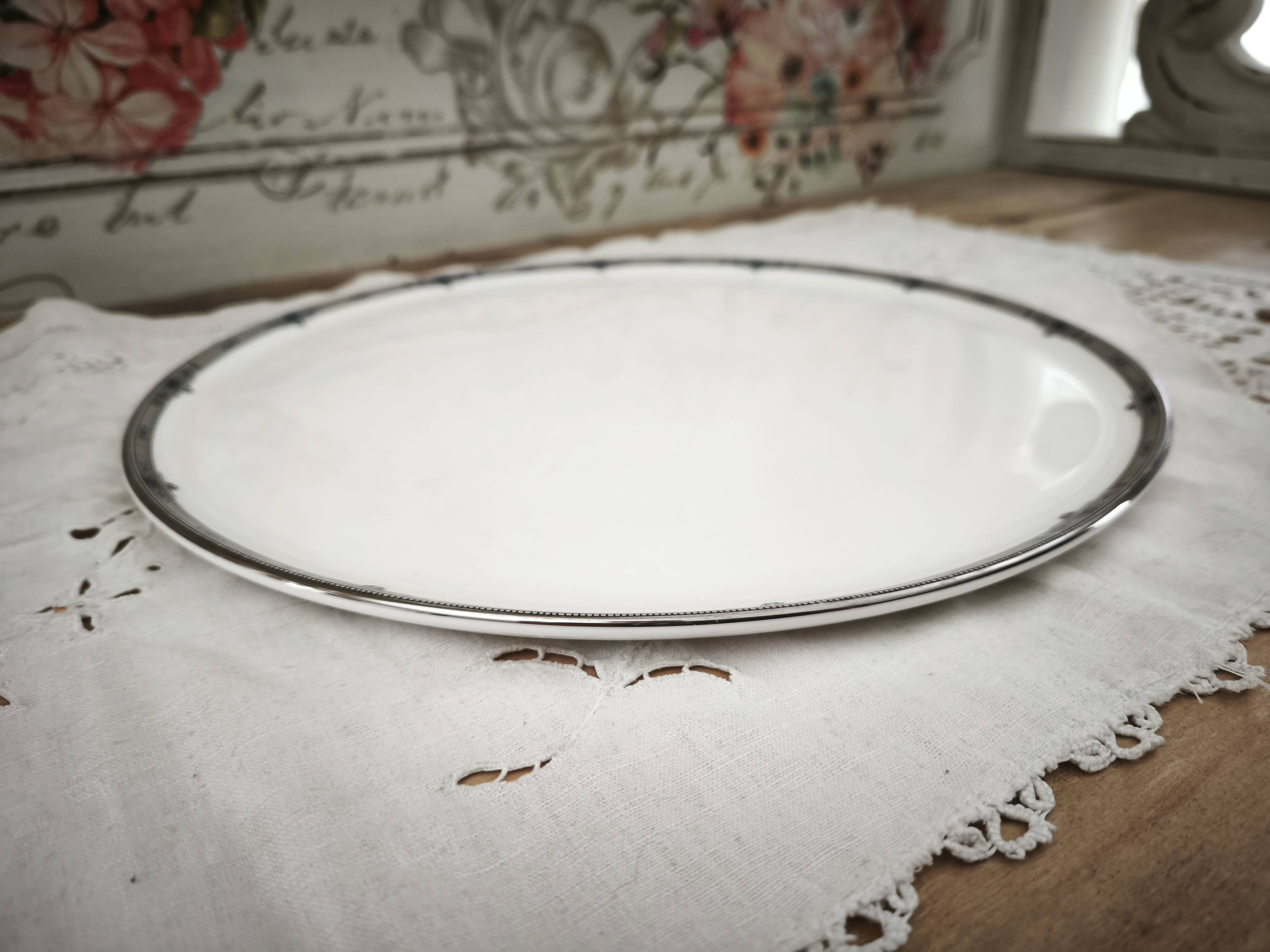 Extra-flat large pie dish English porcelain Wedgwood model Amherst