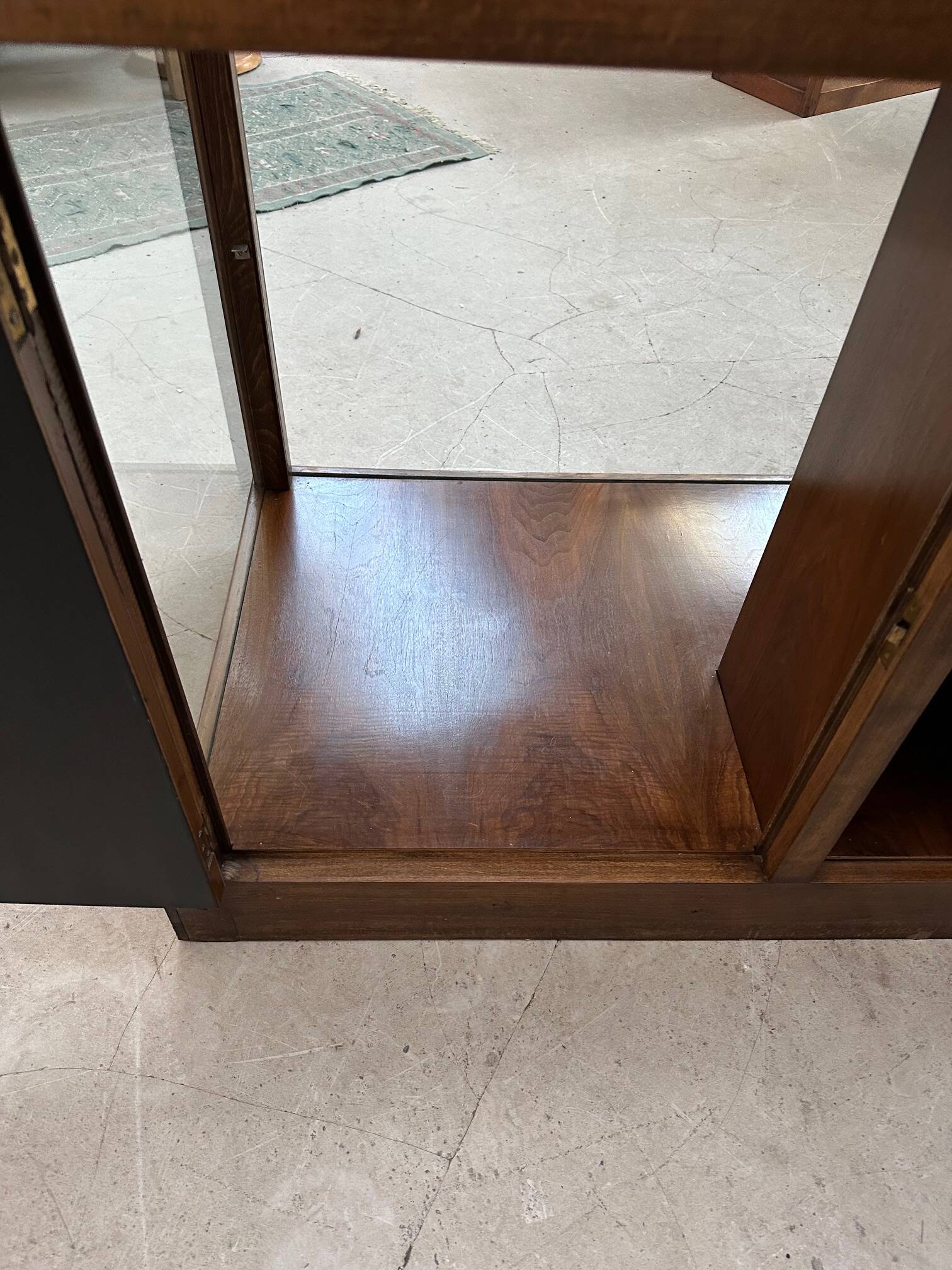 Early 20th century display counter