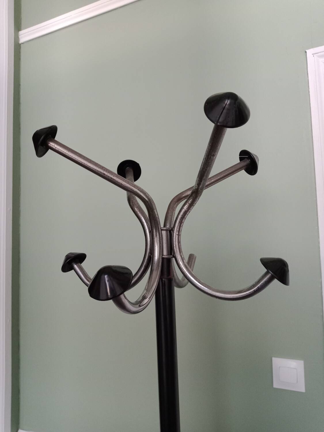 Free-standing coat rack