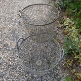 Lot of 2 metal baskets