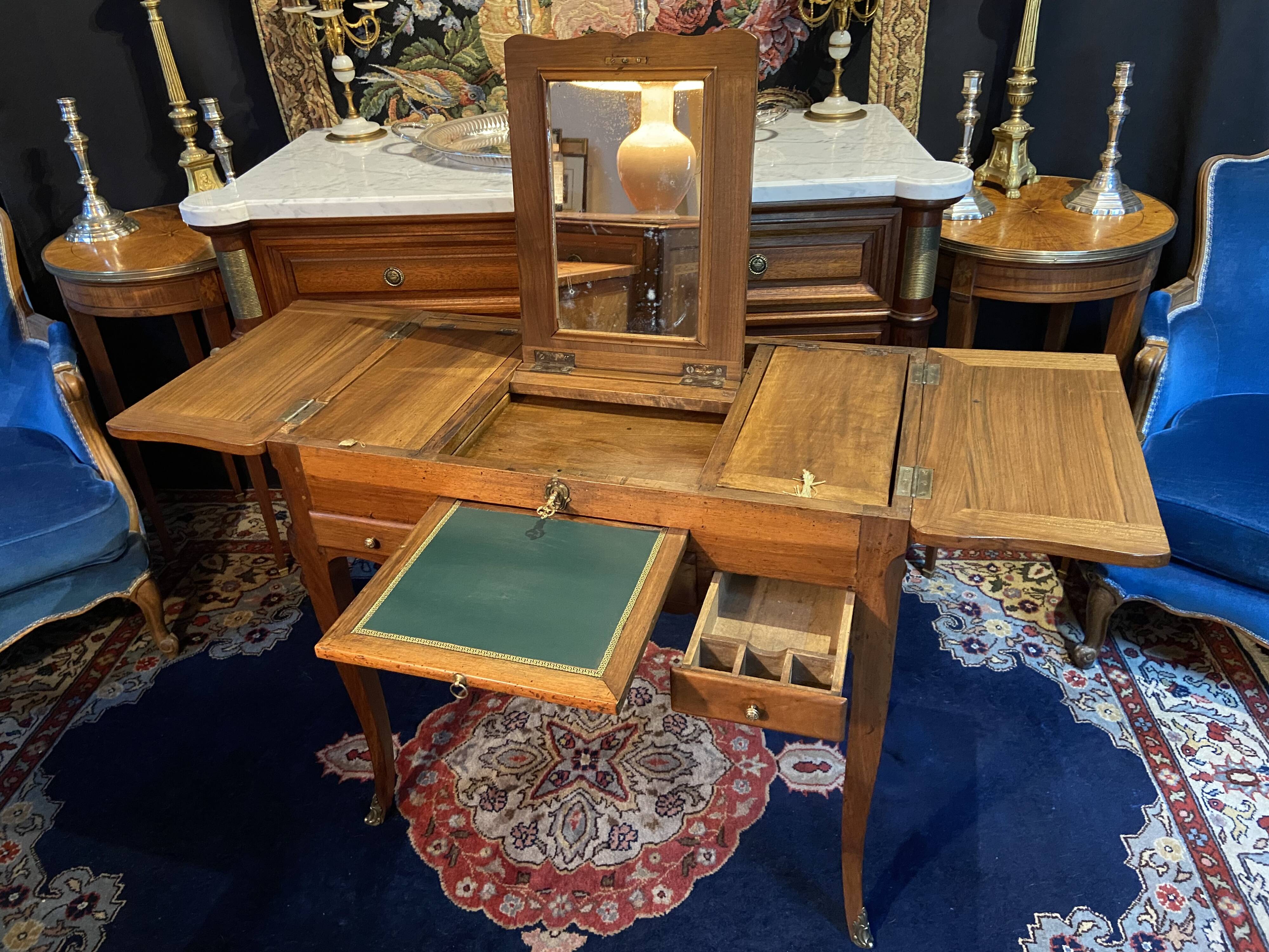 Louis XV walnut hairdresser from the 18th century marked N. Armant.