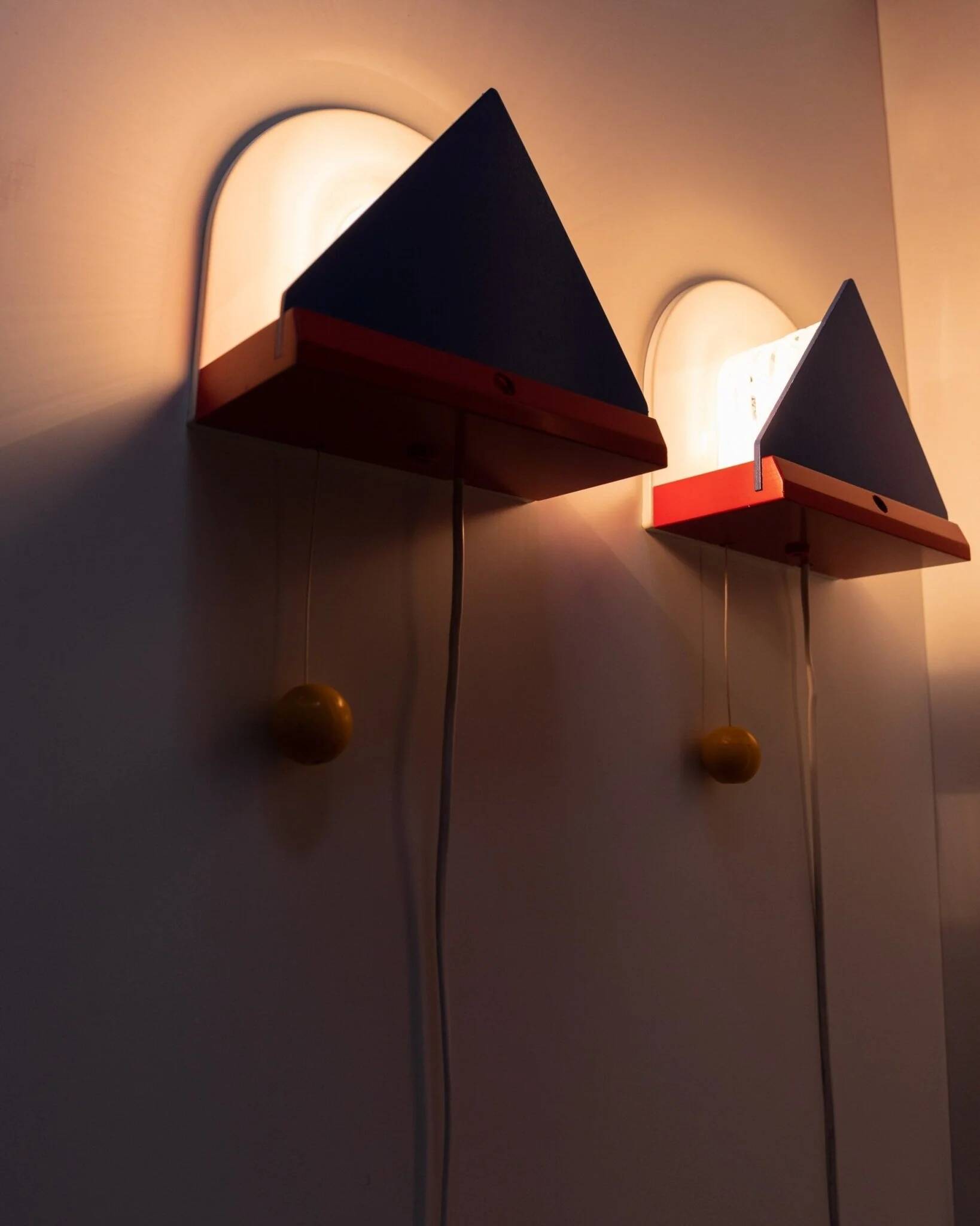 Set de lampes murales Stoja multicolores de style Memphis en métal peint par IKEA x Sottsass, années 1980.