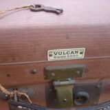 Valise verte en carton