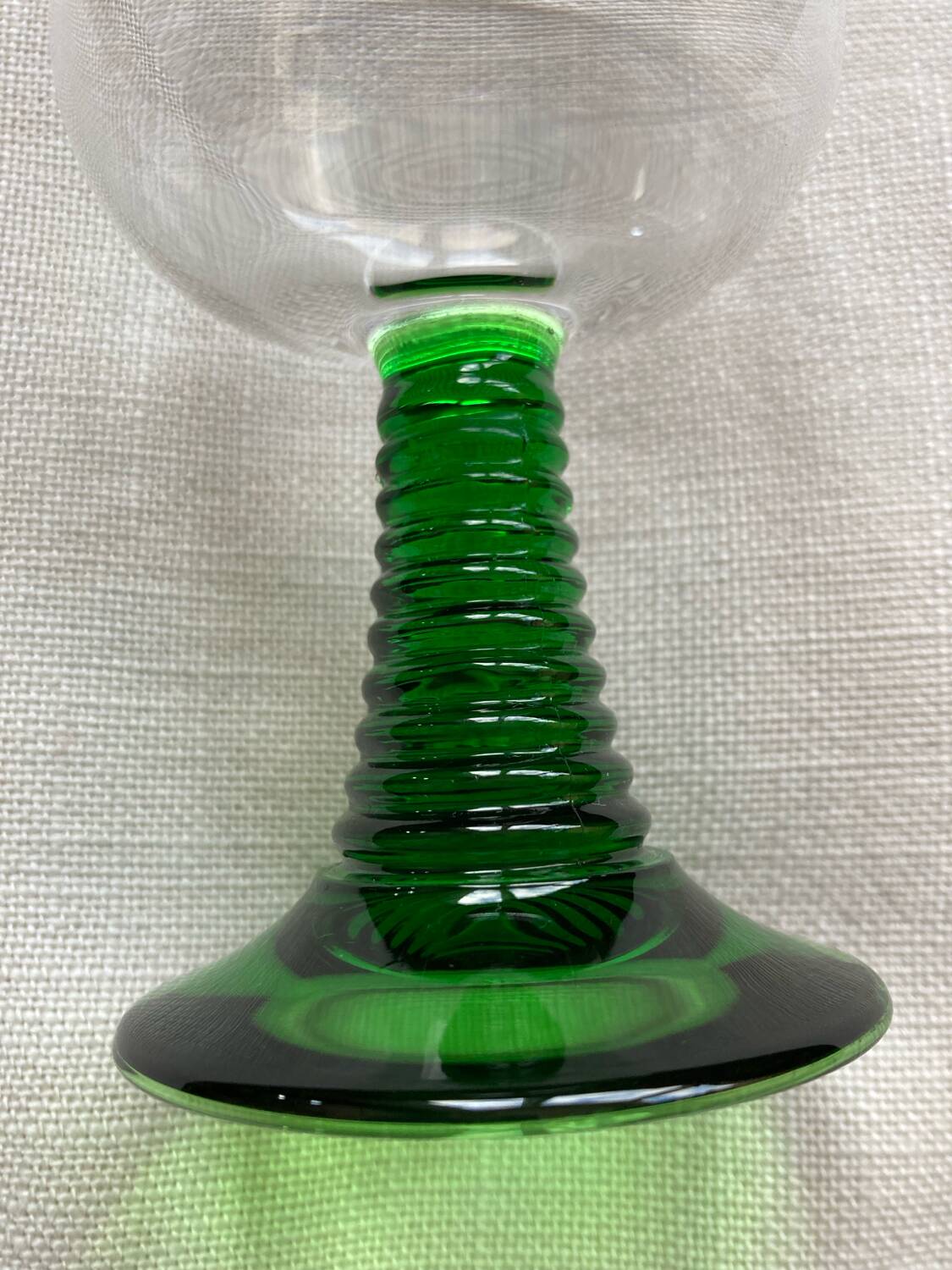 Verres à vin blanc Roemer pied vert